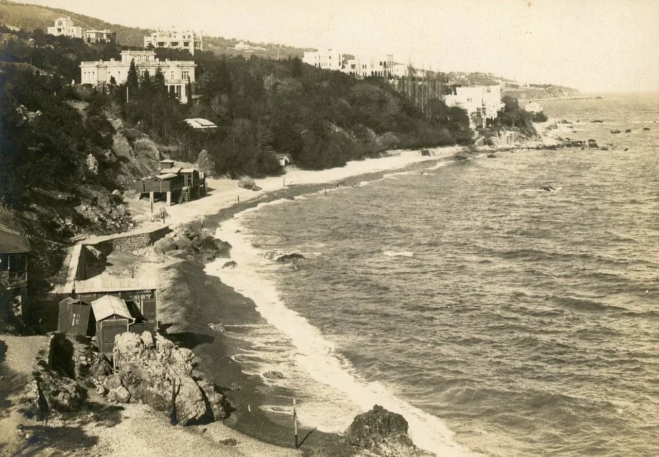 Симеиз. Пляж и купальни. 1915 года.