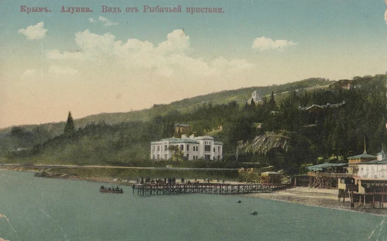 Алупка. Вид от Рыбачьей пристани. 1917 года.