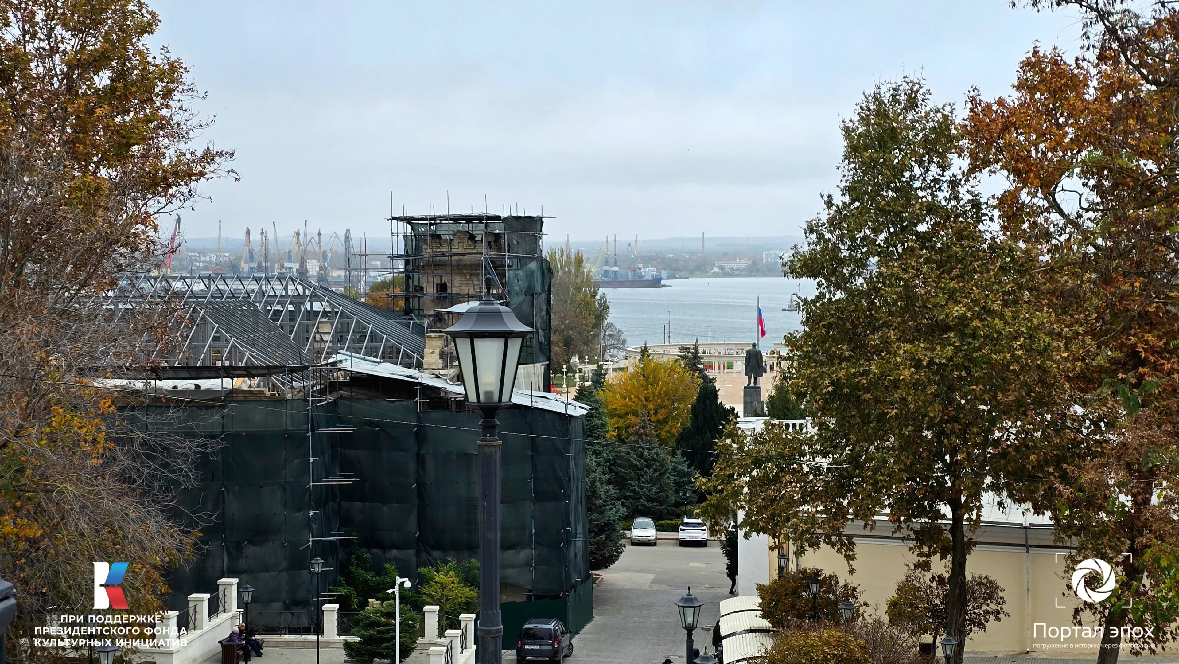 Керчь. Женская гимназия.  Вид с лестницы. 2025 года.