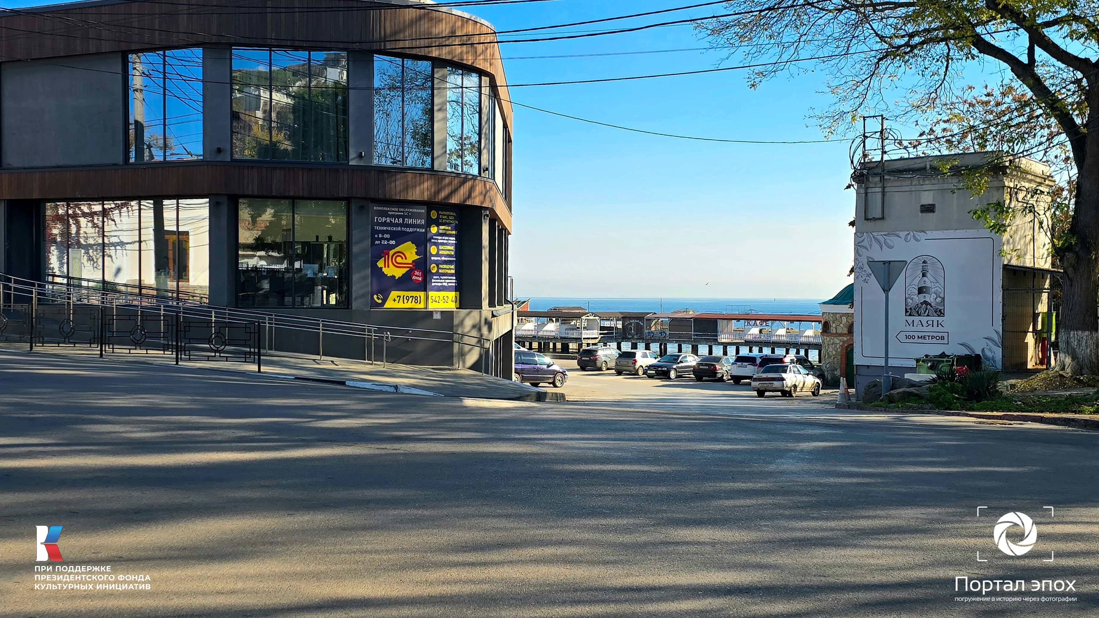 Керчь. Буфет на бульваре. Вид сбоку.  2025 года.