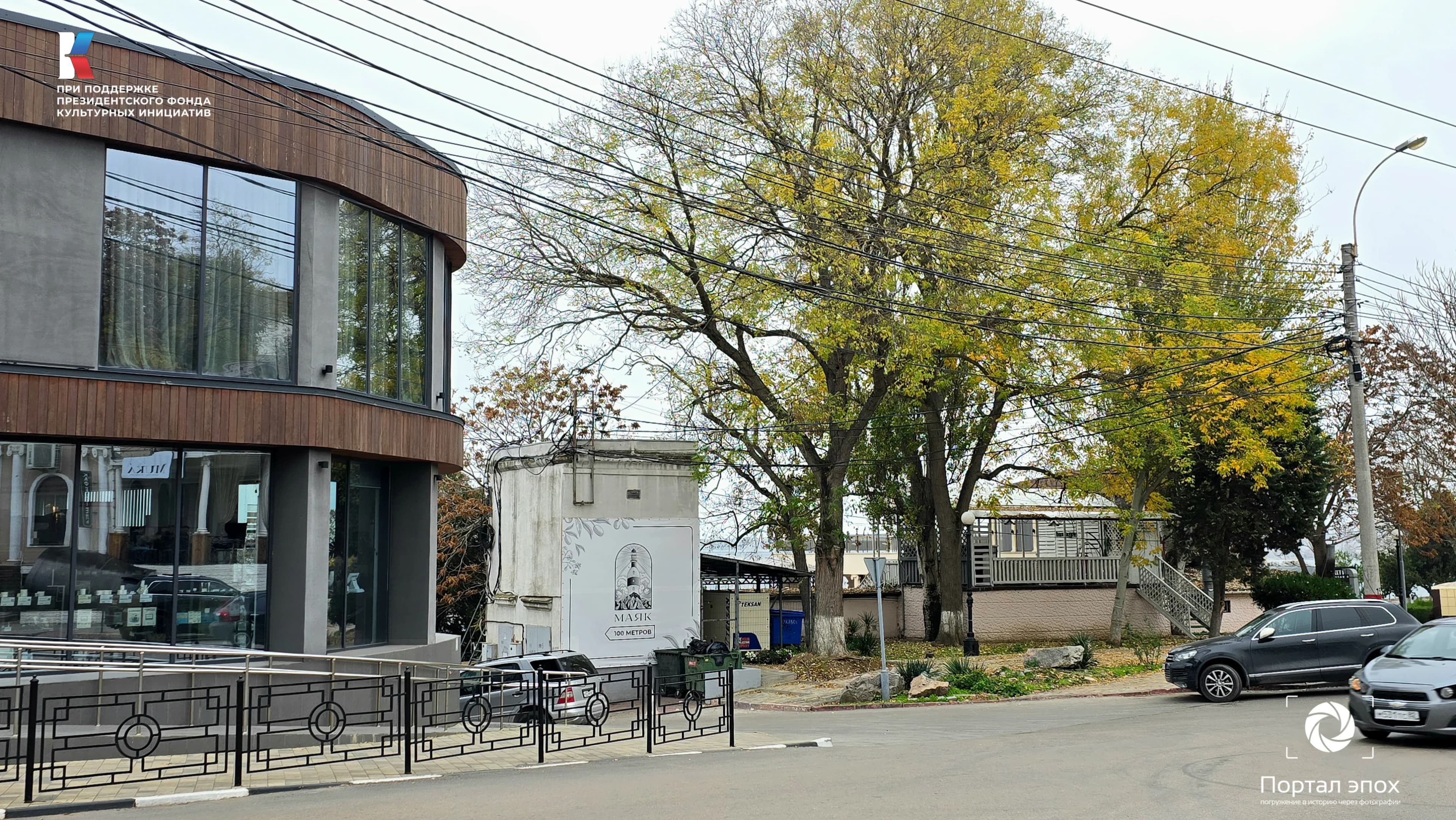 Керчь. Буфет на бульваре. Вид сбоку. 2025 года.