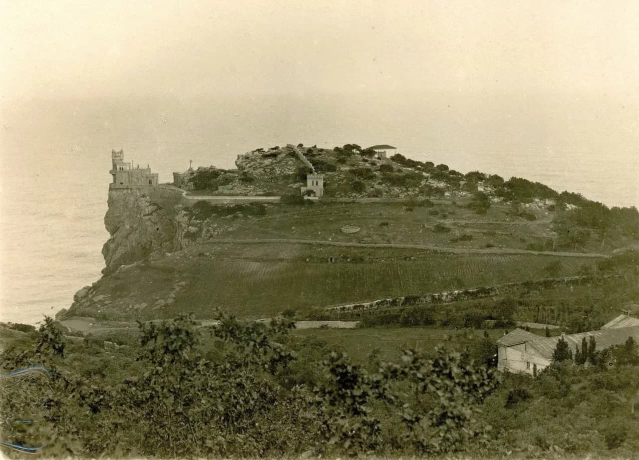 Крым. Общий вид на Ласточкино гнездо. 1920 года.