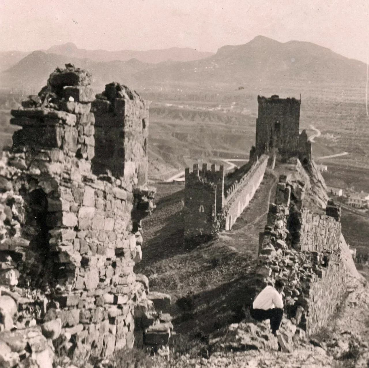Судак. Развалины Генуэзской крепости в Судаке. 1905 года.