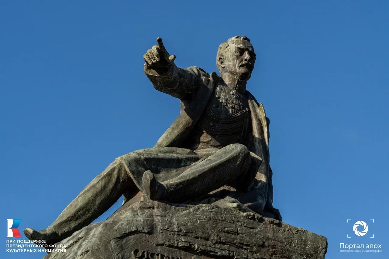 Севастополь. Памятник адмиралу Корнилову. Вид приближенней. 2025 года.