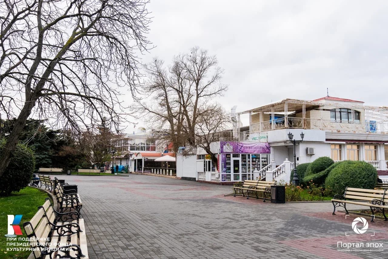 Севастополь. Приморский бульвар, мостик. 2025 года.