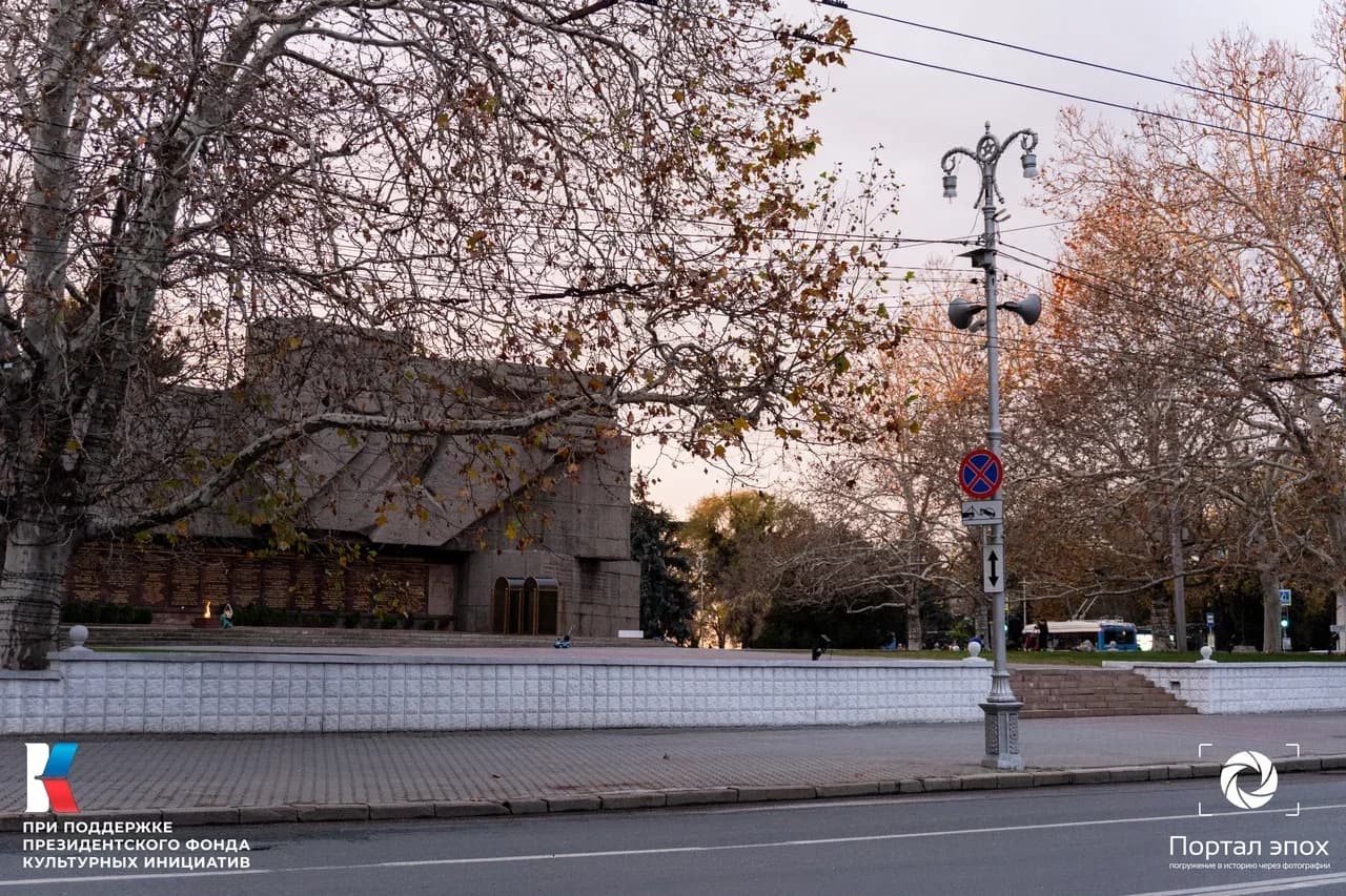 Севастополь. Морское собрание. Вид сбоку. 2025 года.