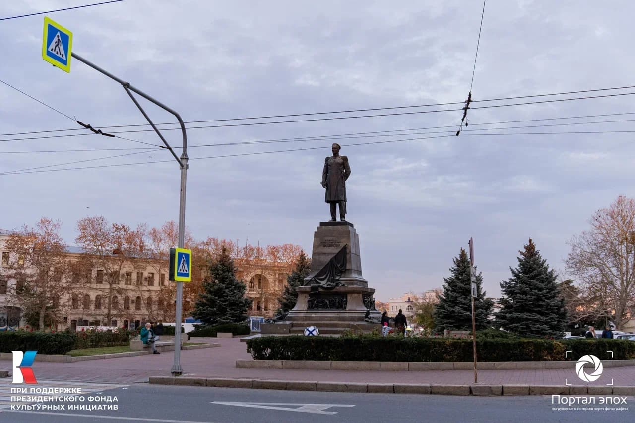 Севастополь. Памятник Нахимову. Вид на площадь. 2025 года.