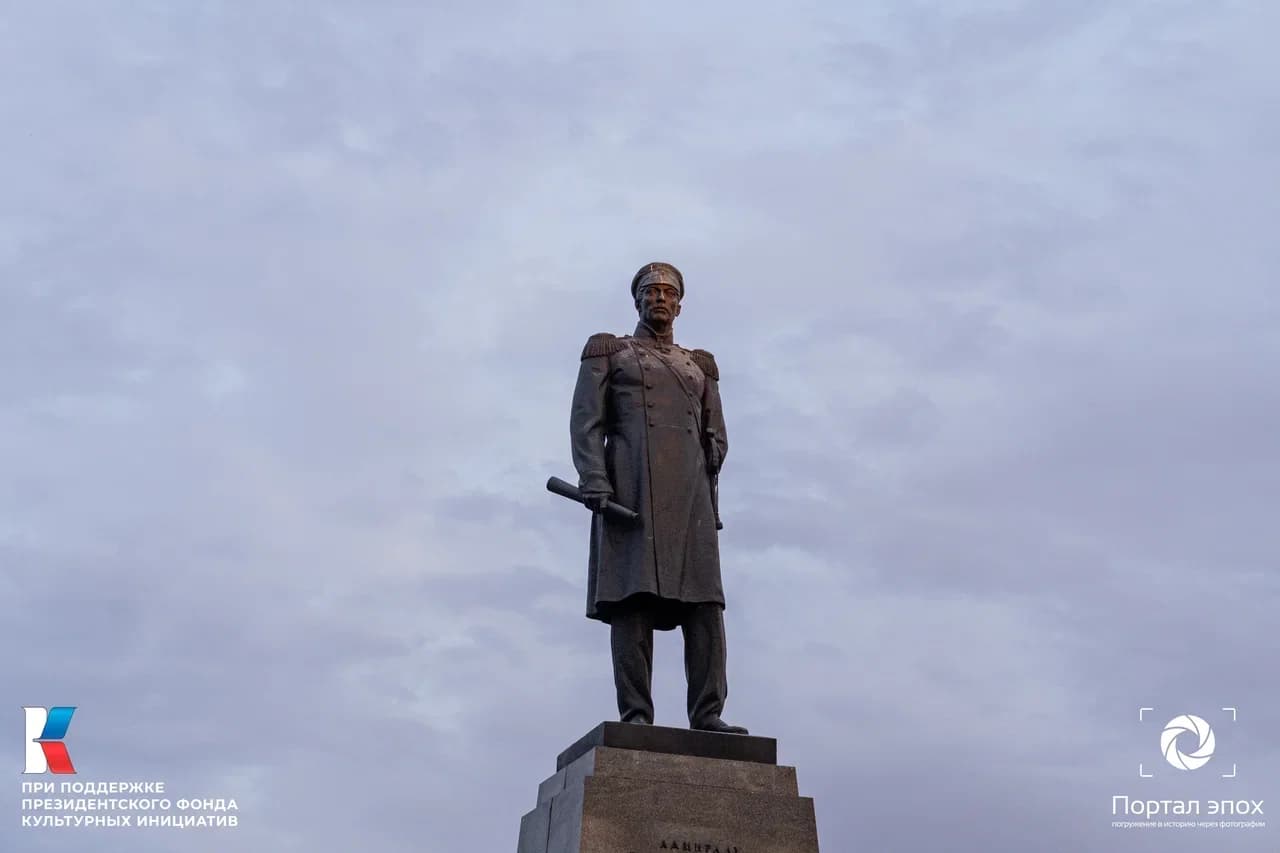 Севастополь. Памятник Нахимову. Вид сбоку. 2025 года.