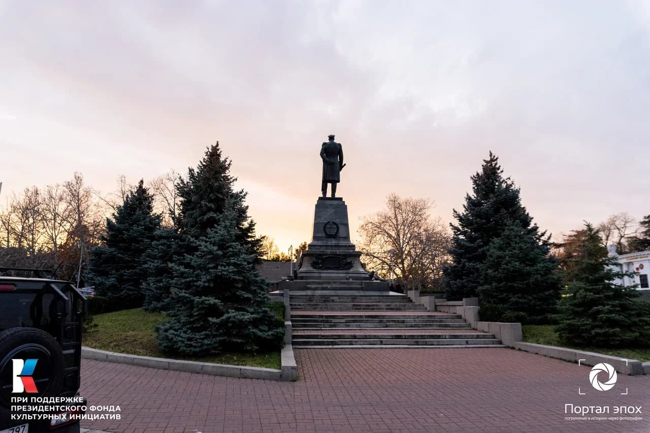 Севастополь. Памятник Нахимову. Вид сзади. 2025 года.