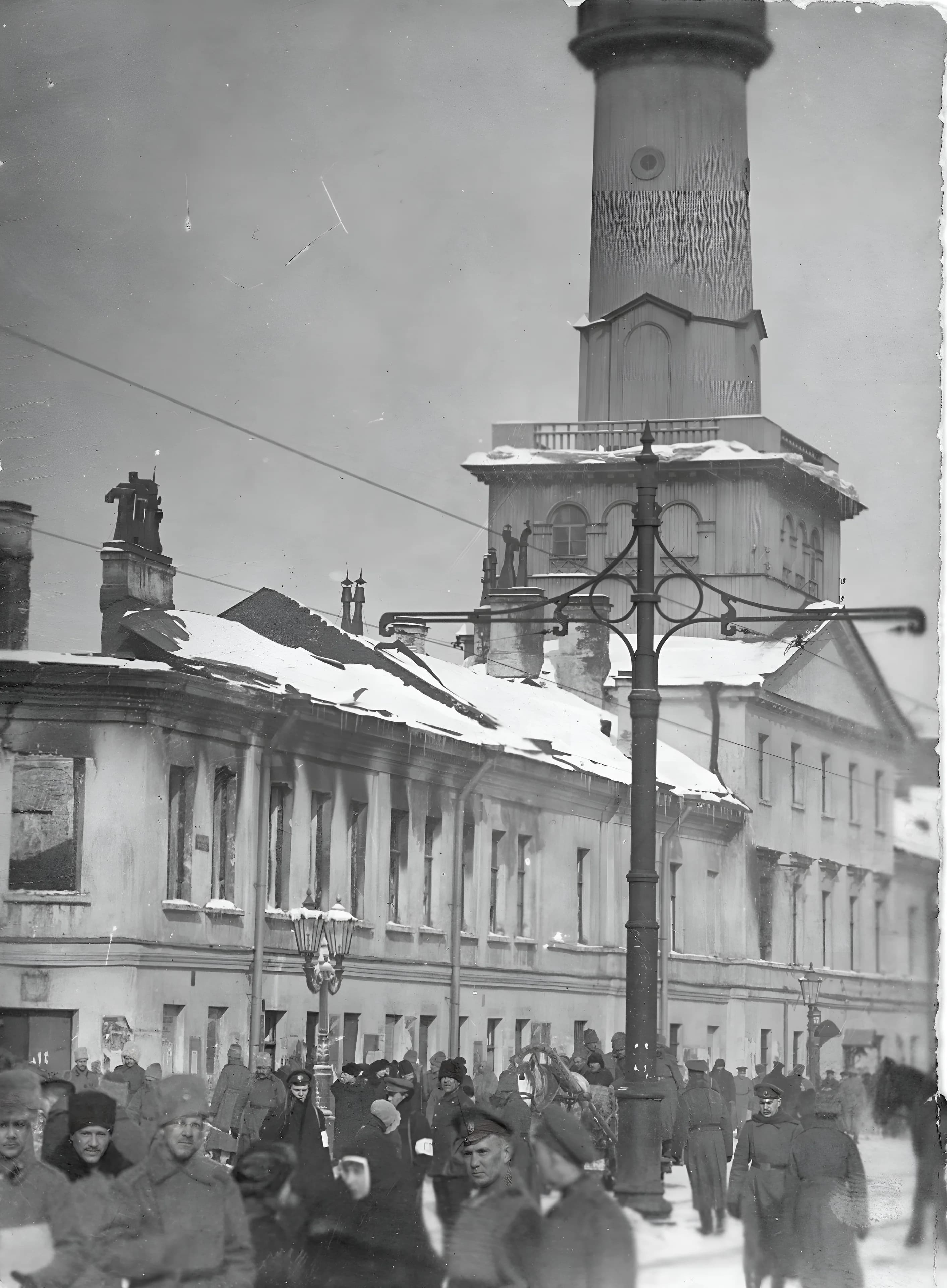 Сожженная полицейкая часть. Московская полицейская часть (3-й участок) и пожарная калача после пожара.