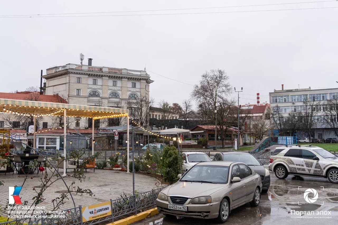 Севастополь. Базар. Вид с дороги. 2025 года.