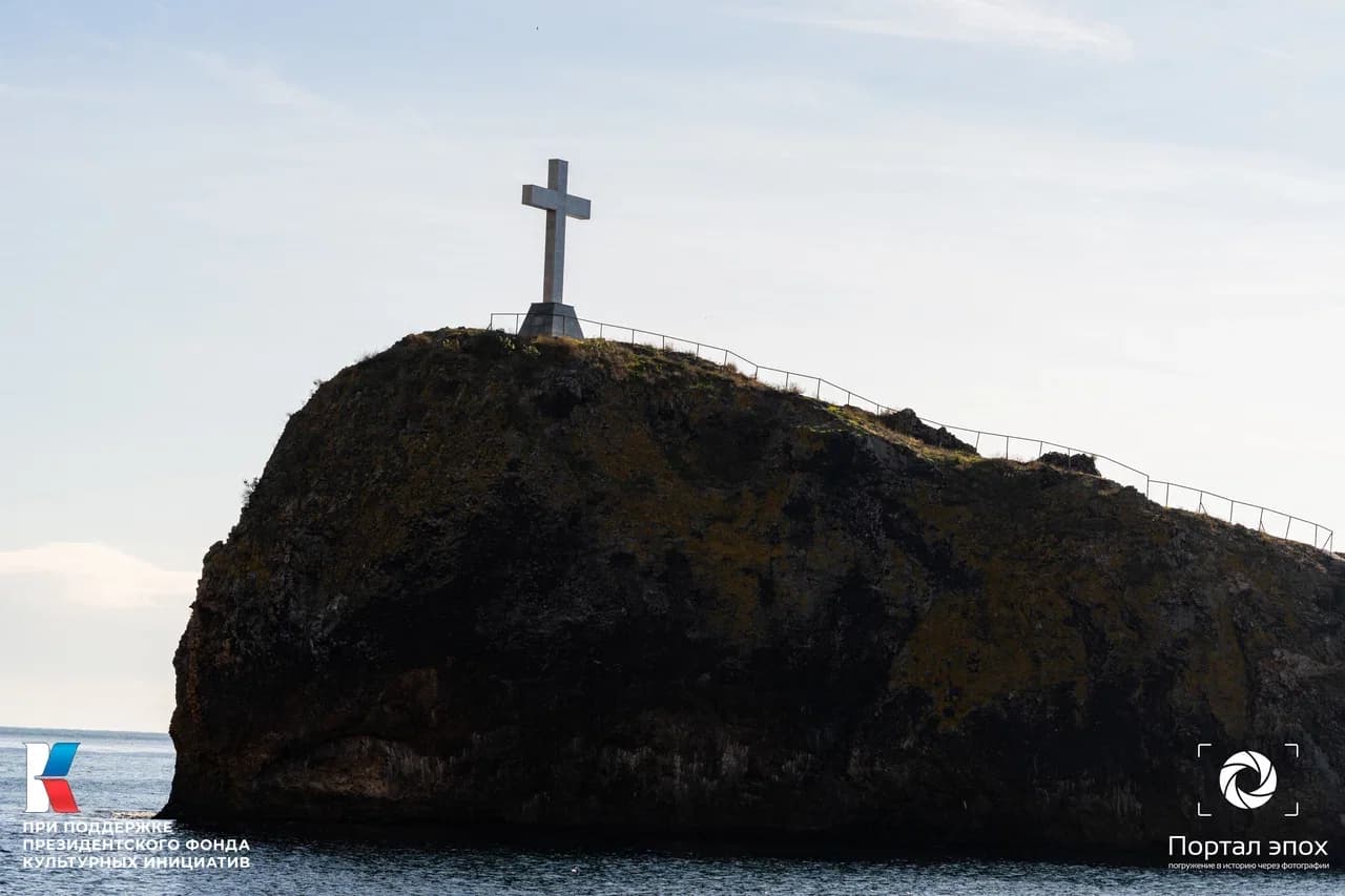 Севастополь. Скала Св. Явления в Георгиевском монастыре. Вид приближенный. 2025 года.