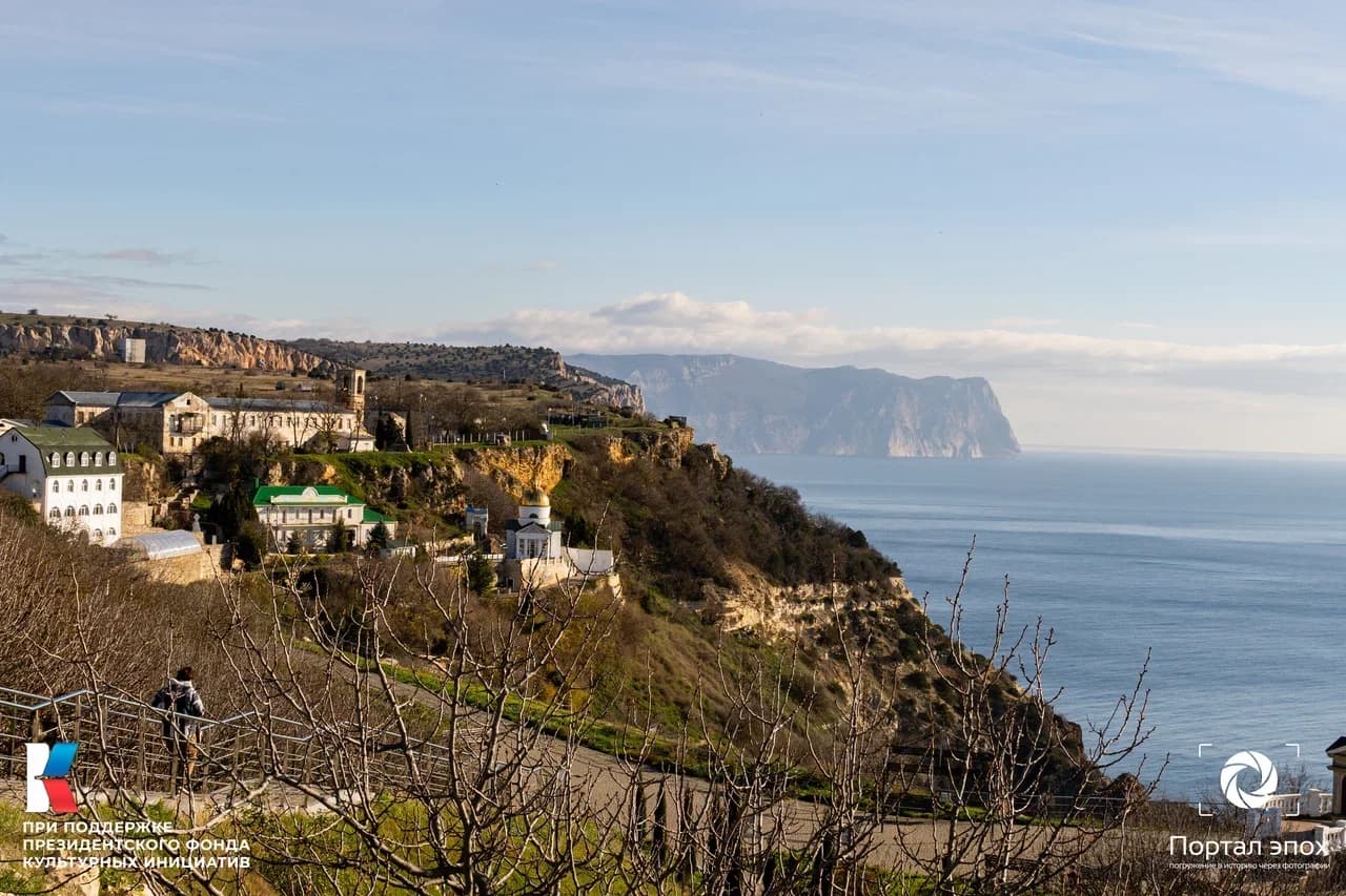 Севастополь. Георгиевский монастырь. Вид на склон. 2025 года.