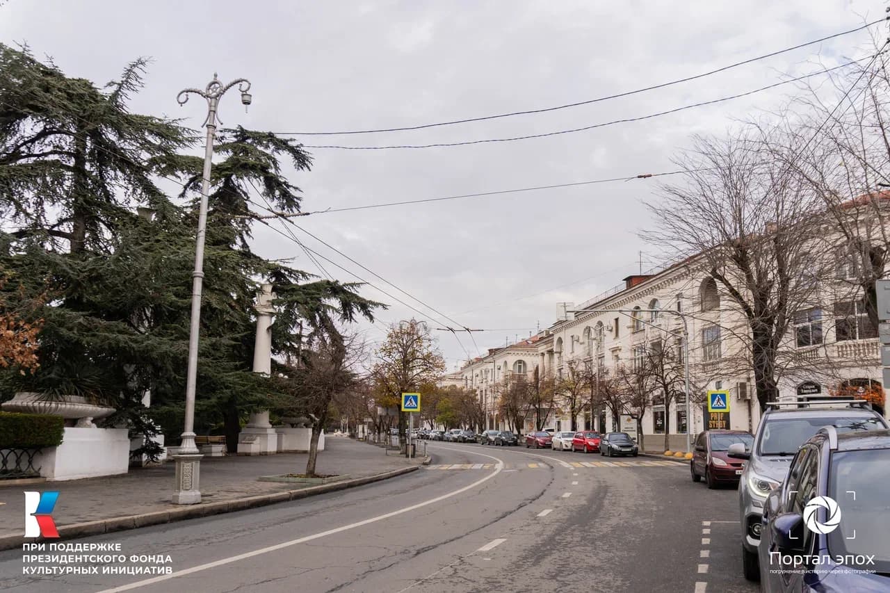 Севастополь. Улица Фрунзе - проспект Нахимова. Вид на поворот. 2025 года.