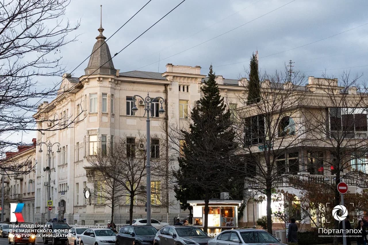 Севастополь. Улица К.Маркса. Угол почты. Вид сбоку. 2025 года.