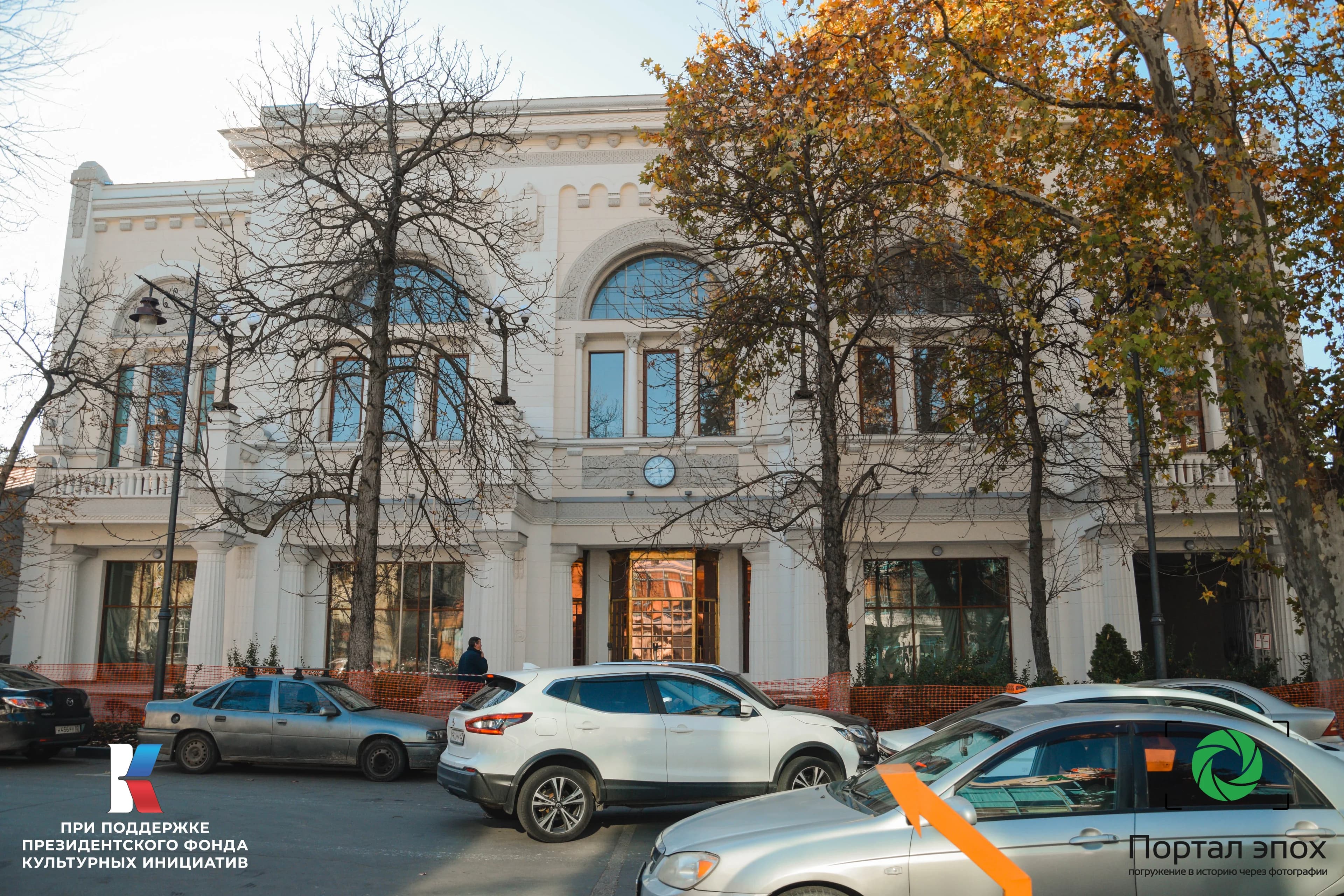 Симферополь. Банк первого взаимного кредита. Вид прямо. 2025 года.