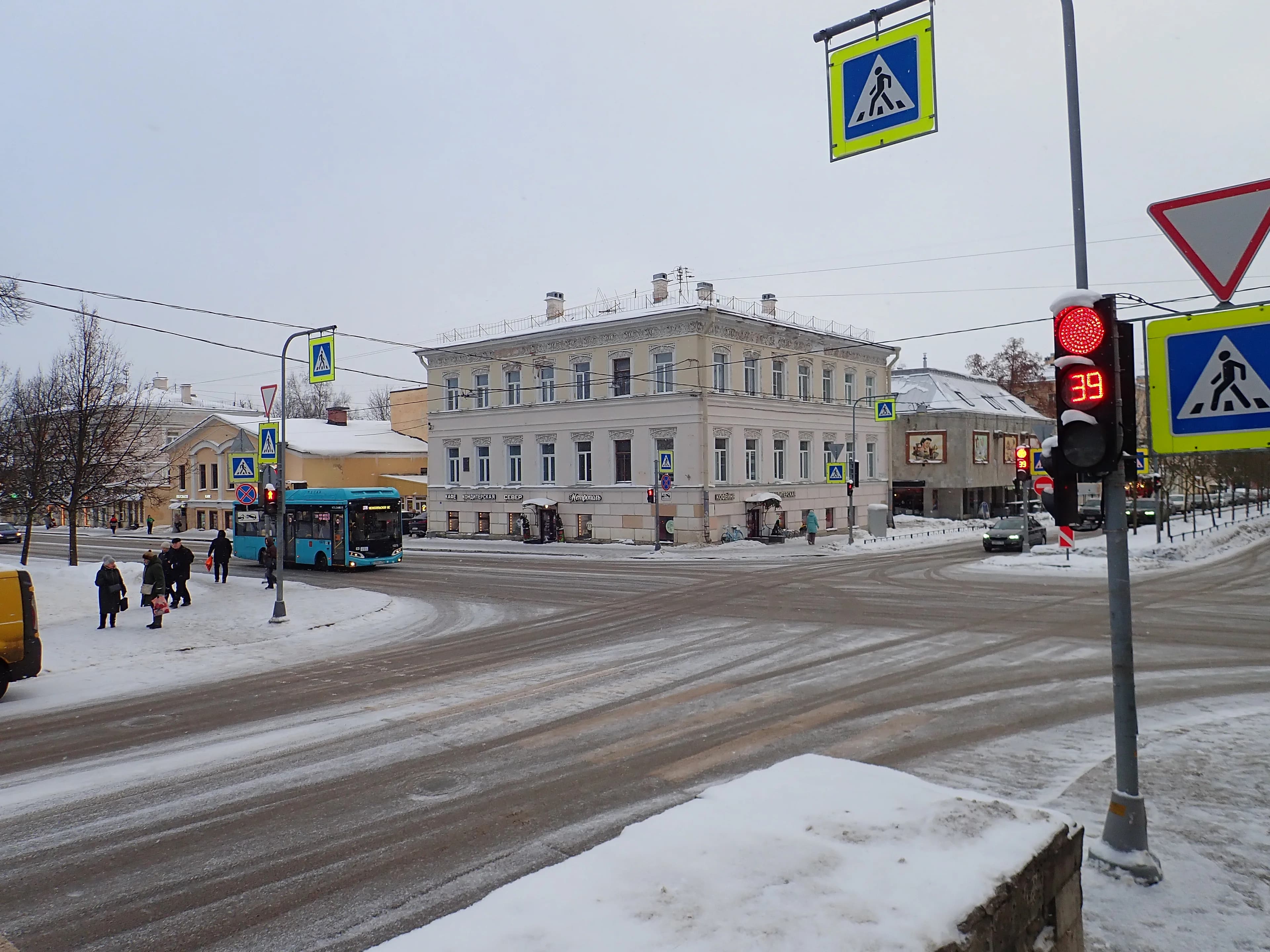 г.Пушкин, перекрёсток Оранжерейной и Московской улиц. 