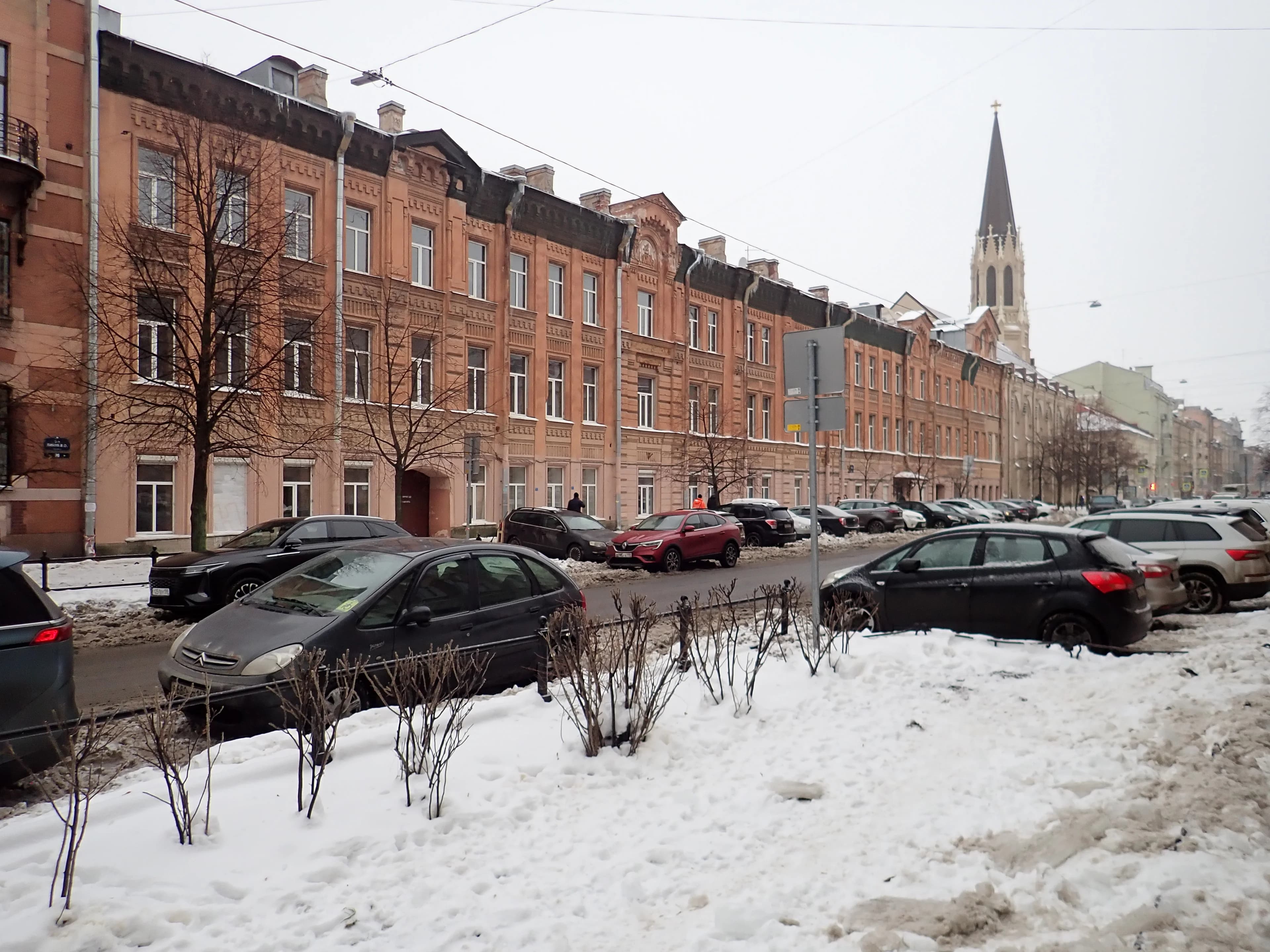 3-я линия Васильевского острова. Вид в сторону Среднего проспекта. . 