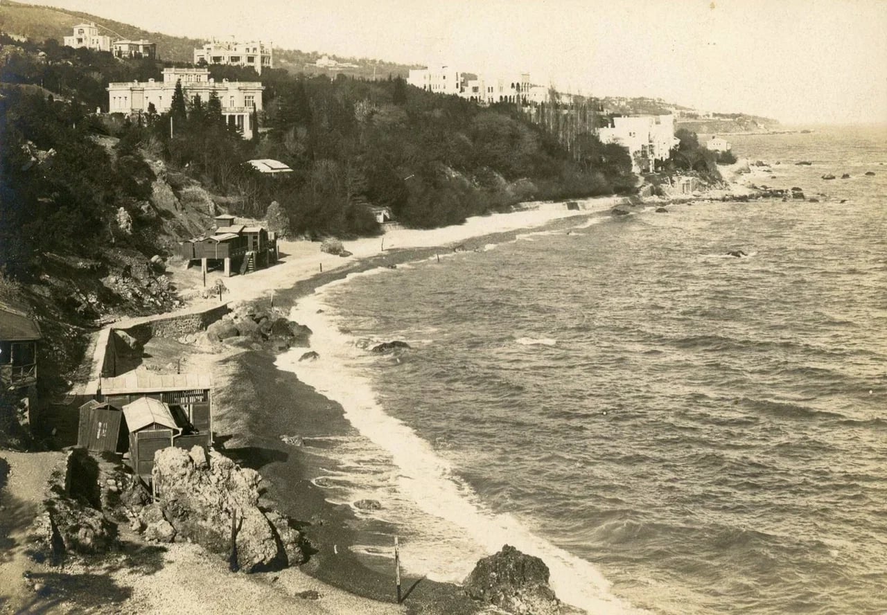 Симеиз. Пляж и купальни. 1915 года.
