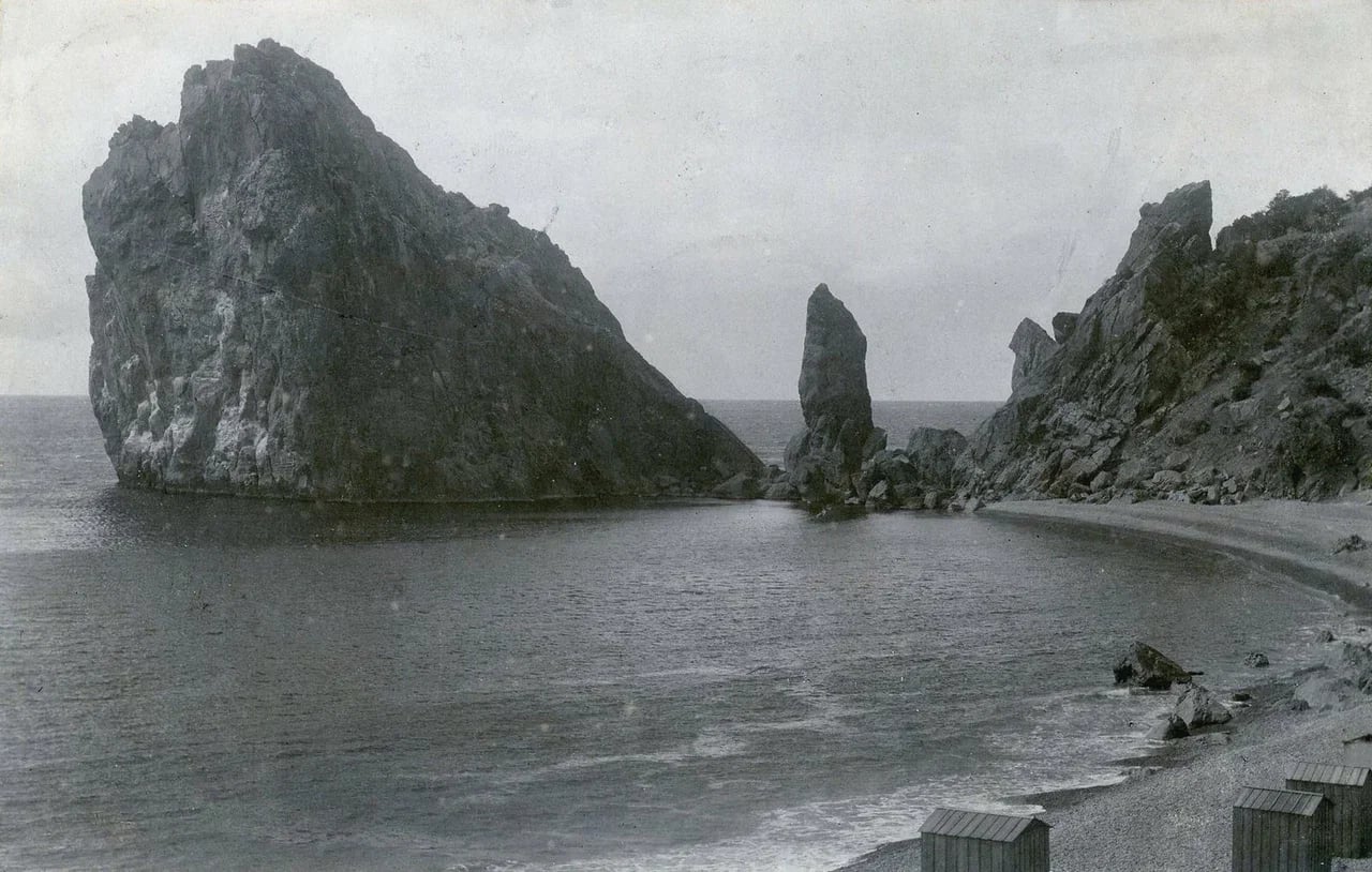 Симеиз. Скала Дива и Монах. 1920 года.