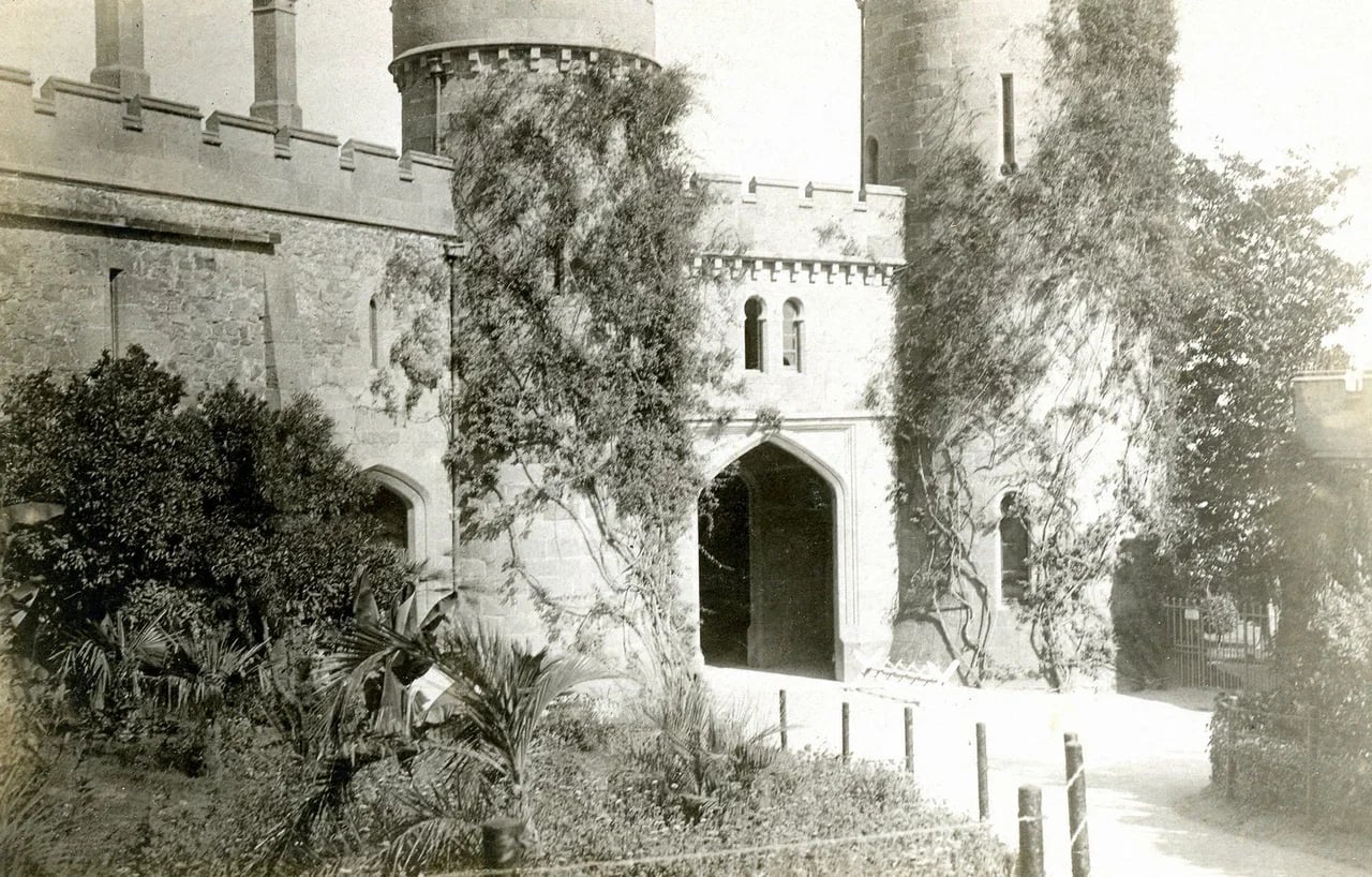 Алупка. Башни дворца Воронцова. 1910 года.