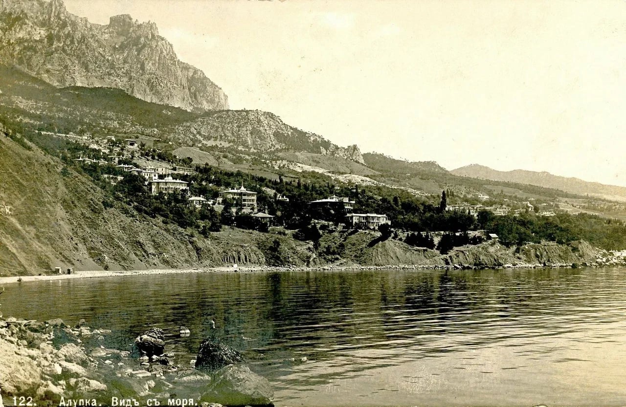 Алупка. Вид с моря. 1912 года.