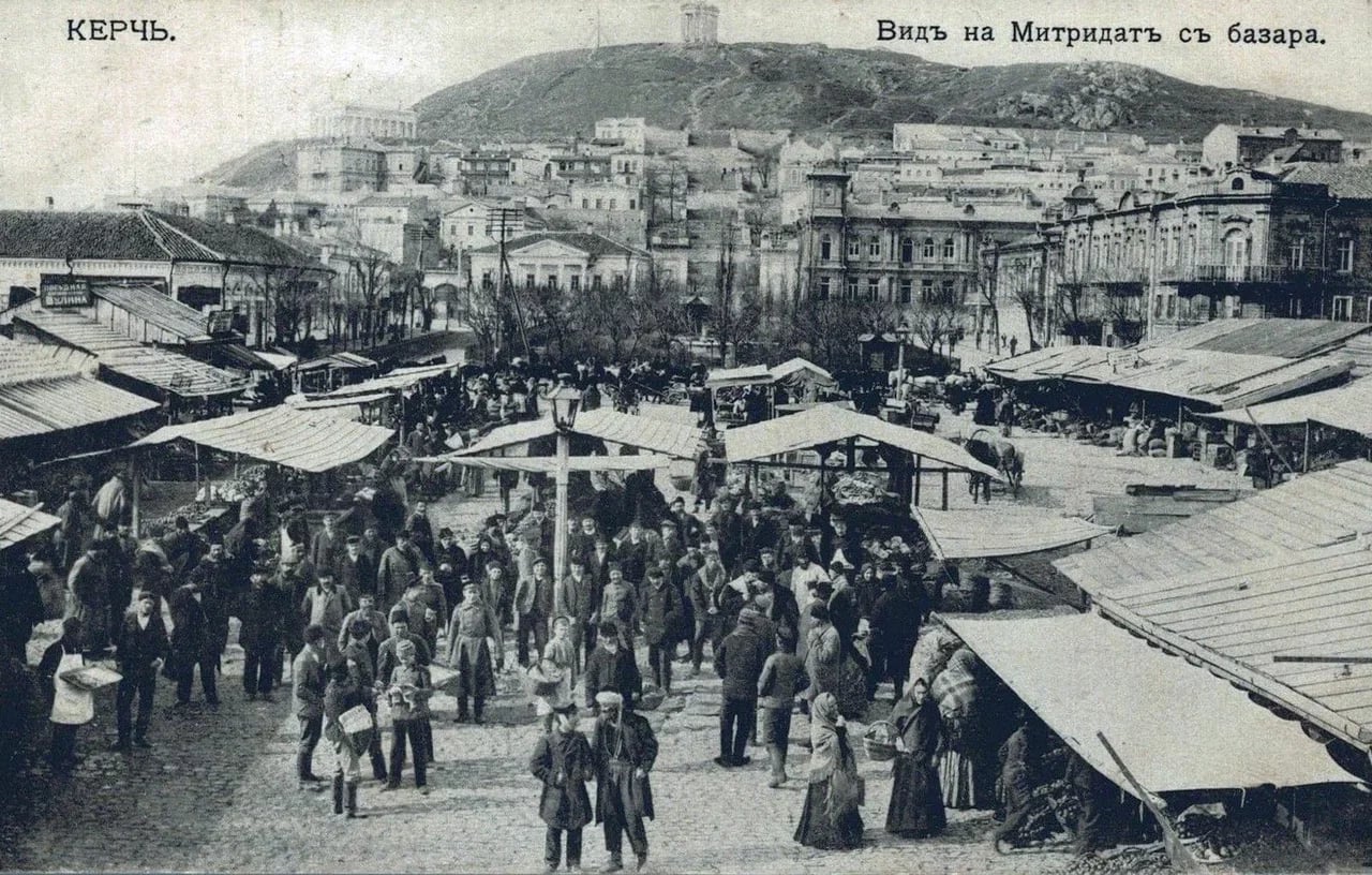 Керчь. Вид на Митридат с базара - Площадь Ленина. 1887 года. 