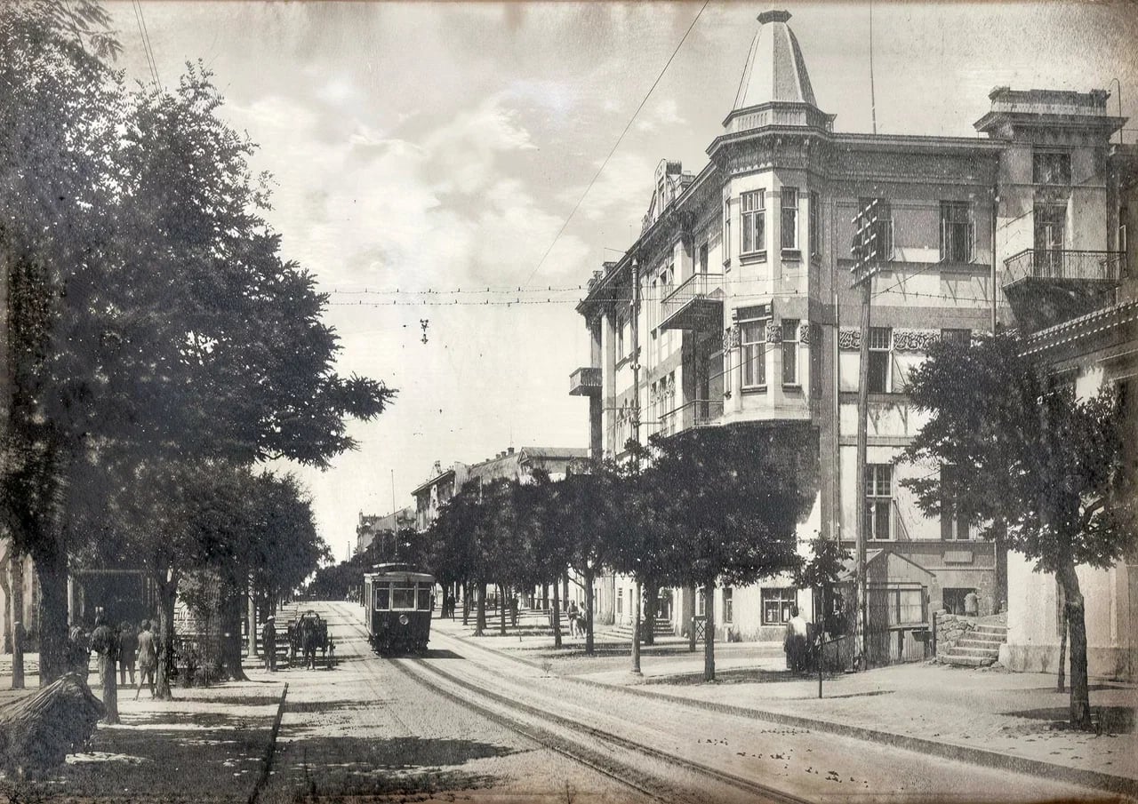 Севастополь. Улица К.Маркса. Угол почты. 1917 года.