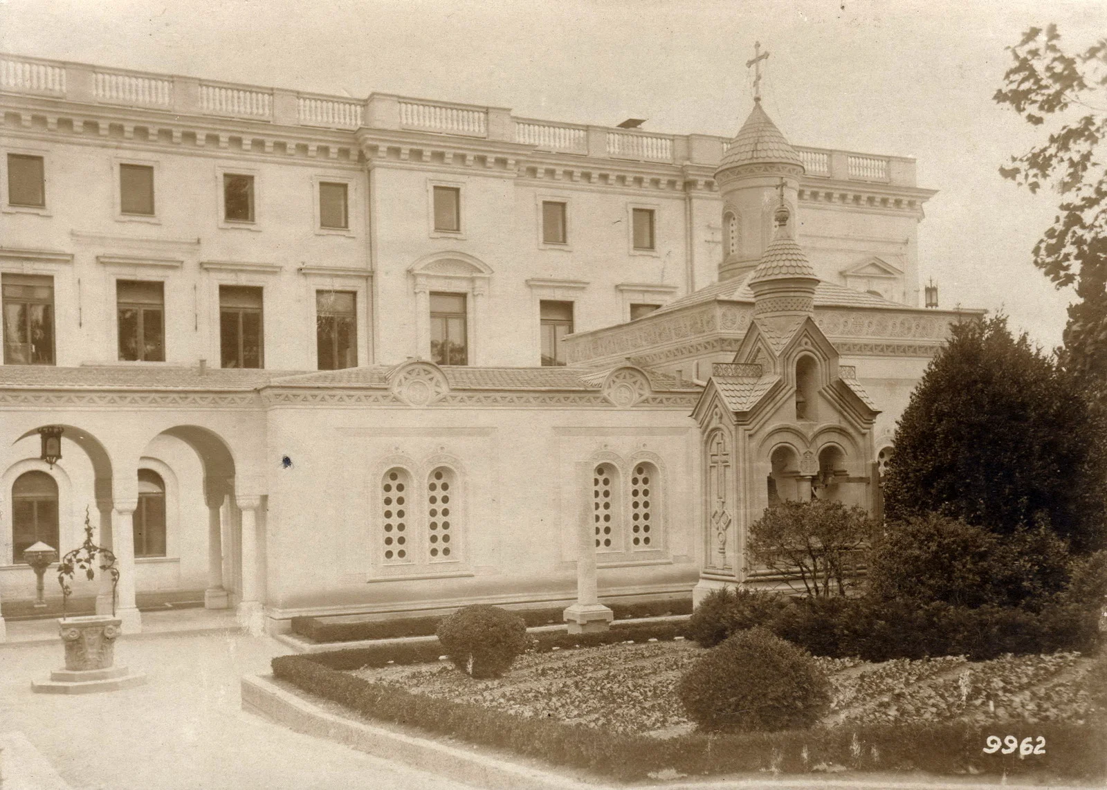 Ливадия. Крестовоздвиженская церковь