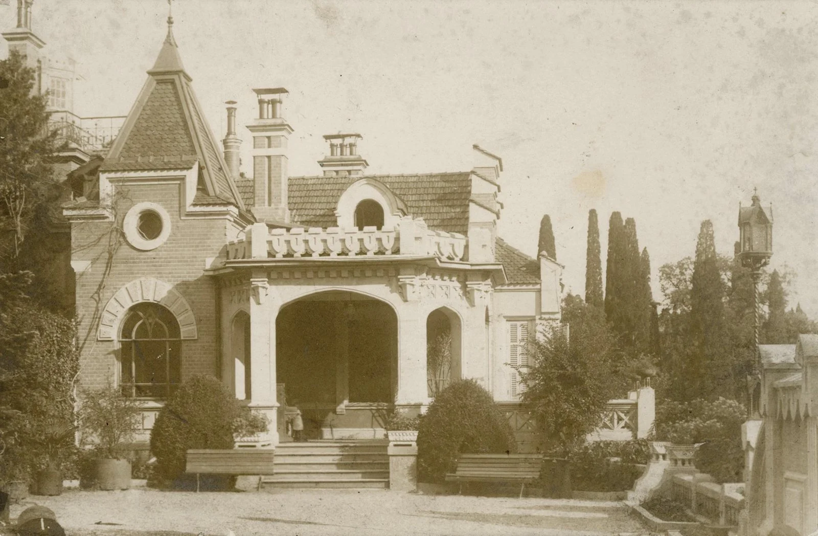 Дача «Кучук-Уч-Чам» Сазонова. Ялта, улица Свердлова 34