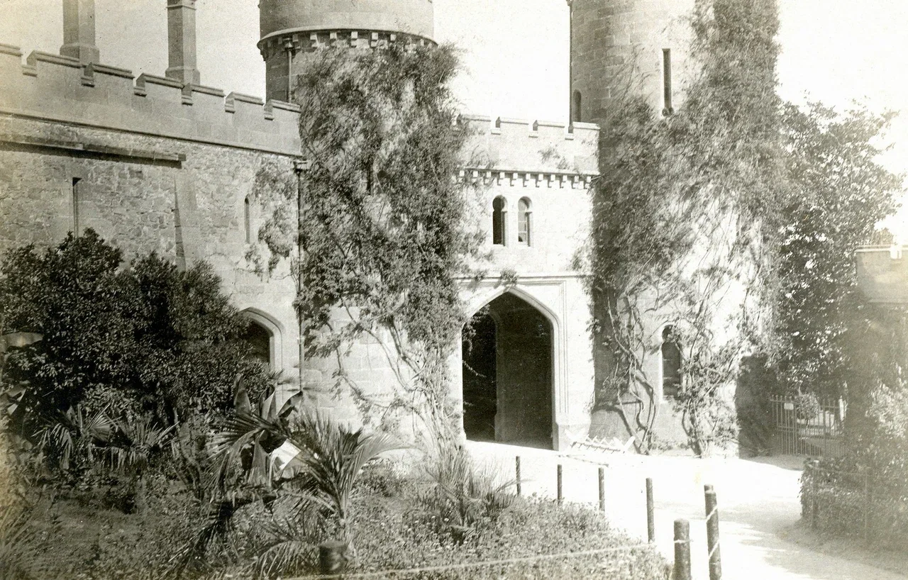 Алупка. Башни дворца Воронцова