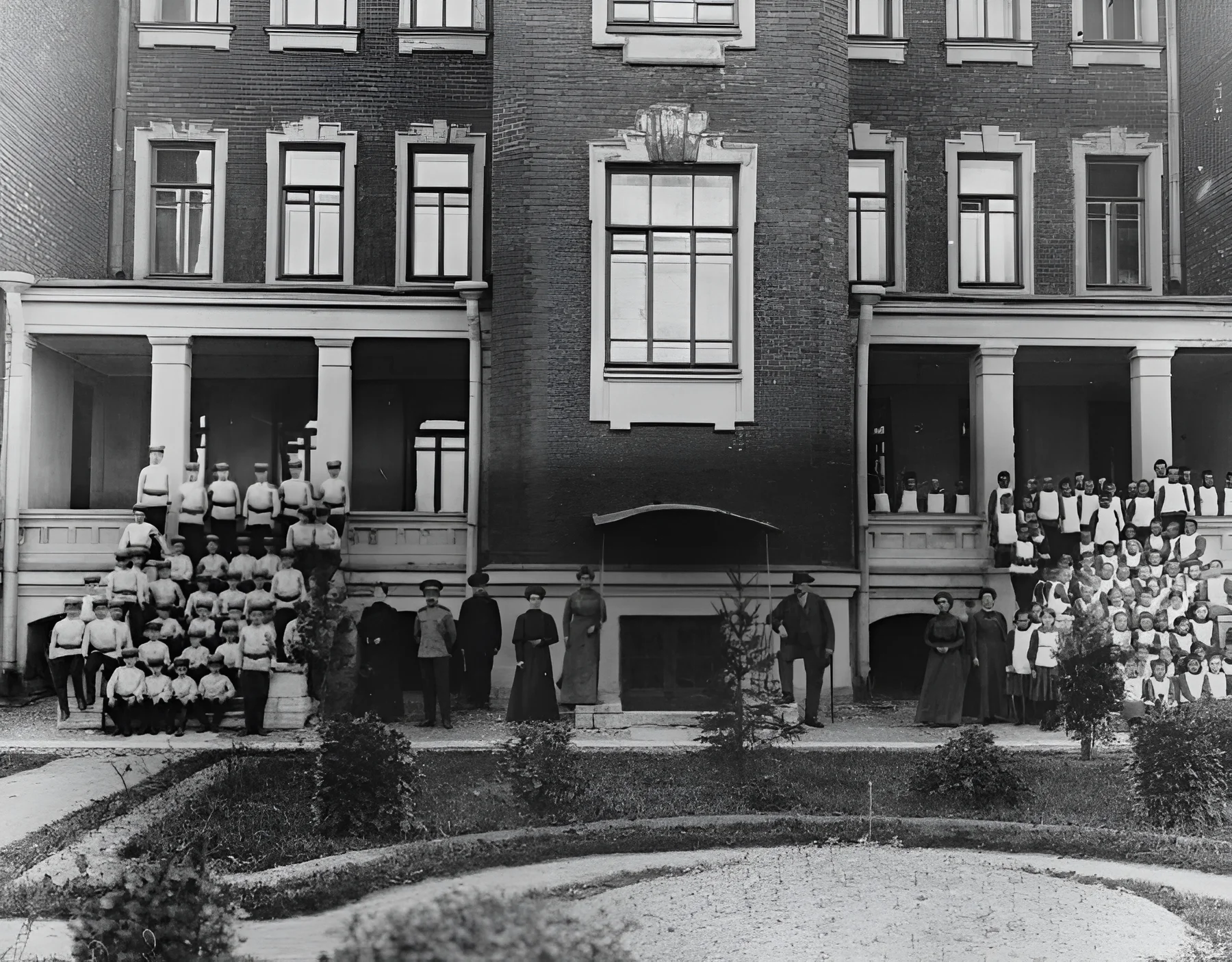 Санкт-Петербург, Пушкинский район, город Пушкин, Оранжерейная улица, 49/20 вид со двора.