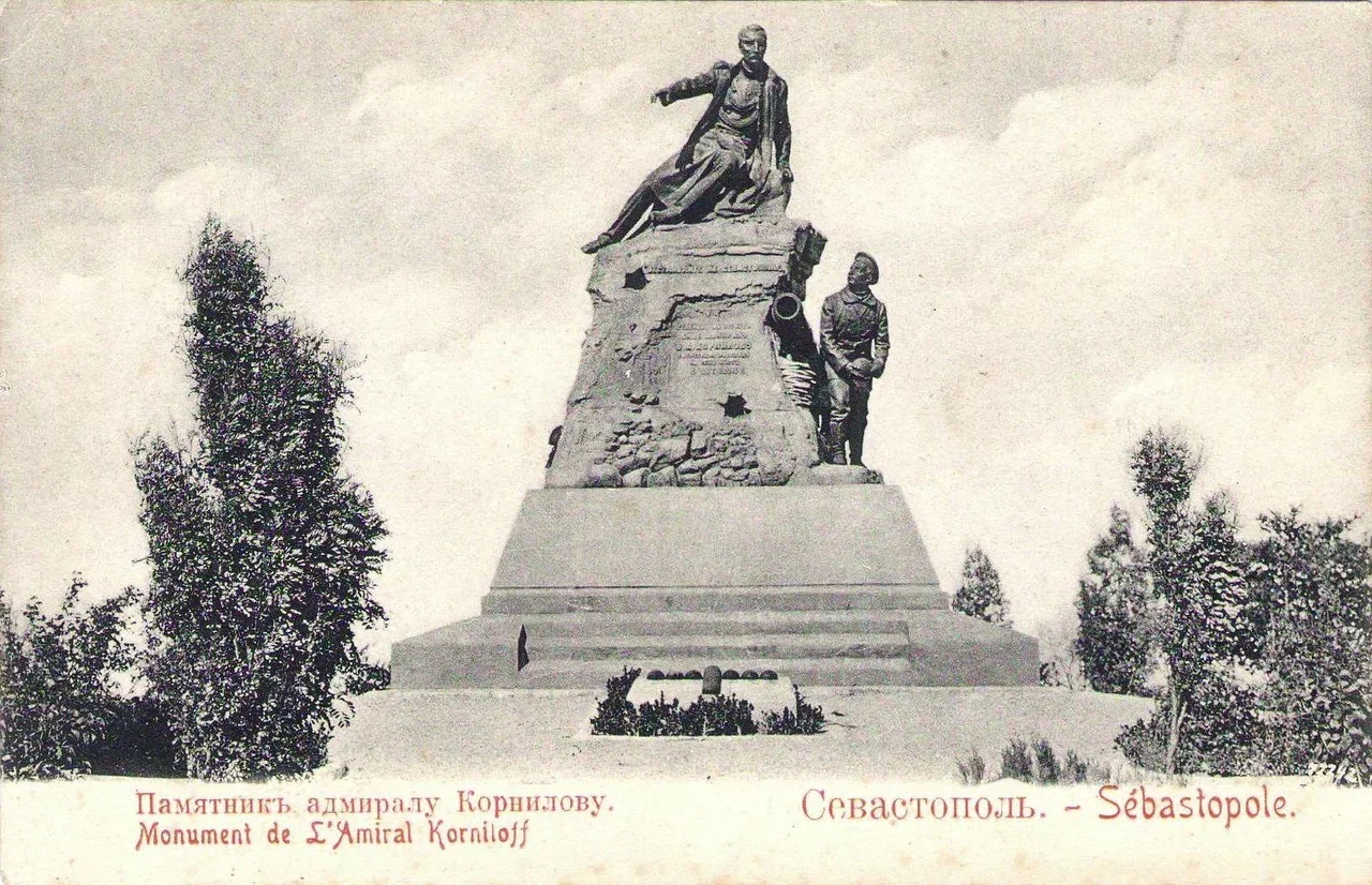 Севастополь. Памятник адмиралу Корнилову