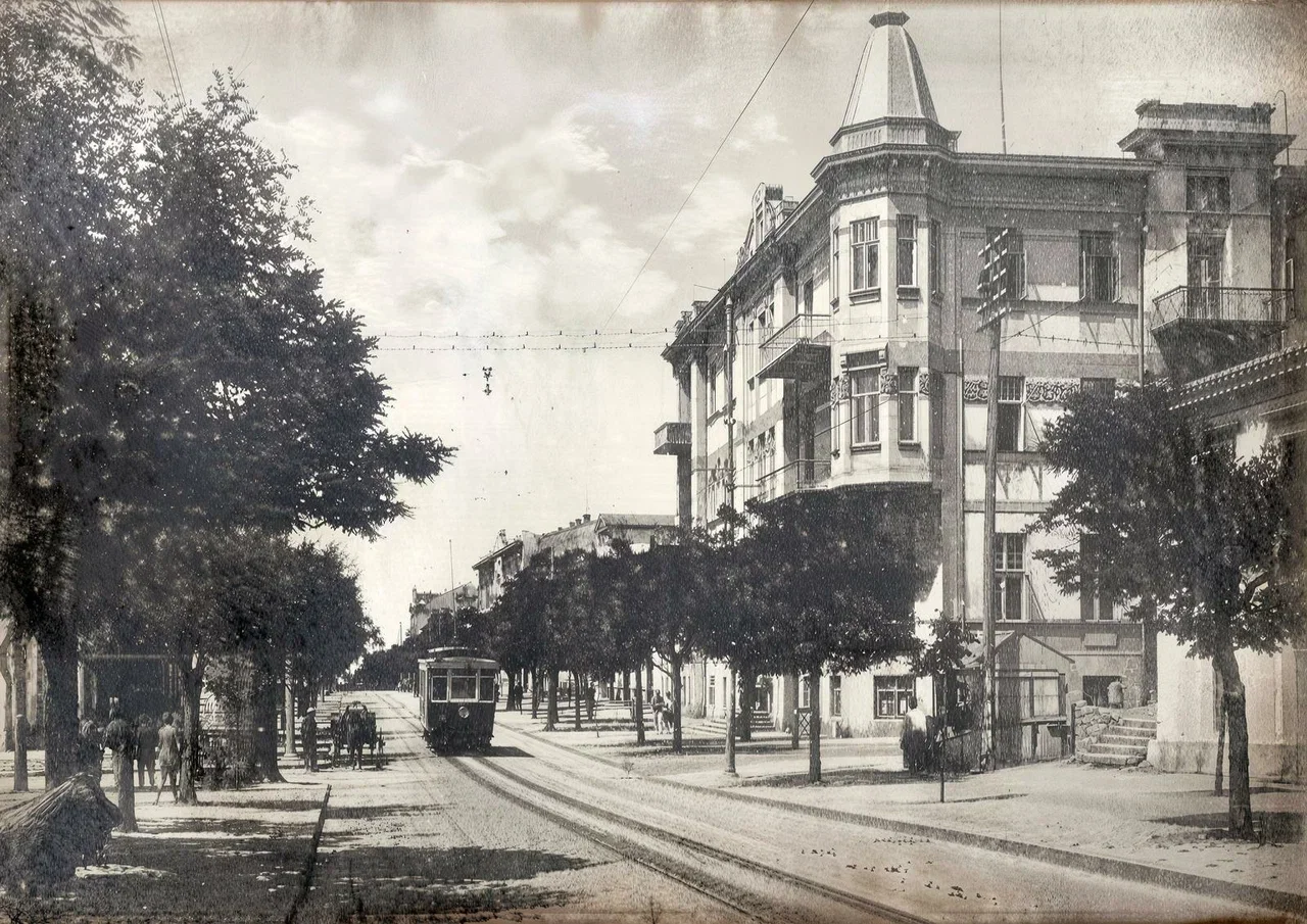 Севастополь. Улица К.Маркса. Угол почты. 1917 года.