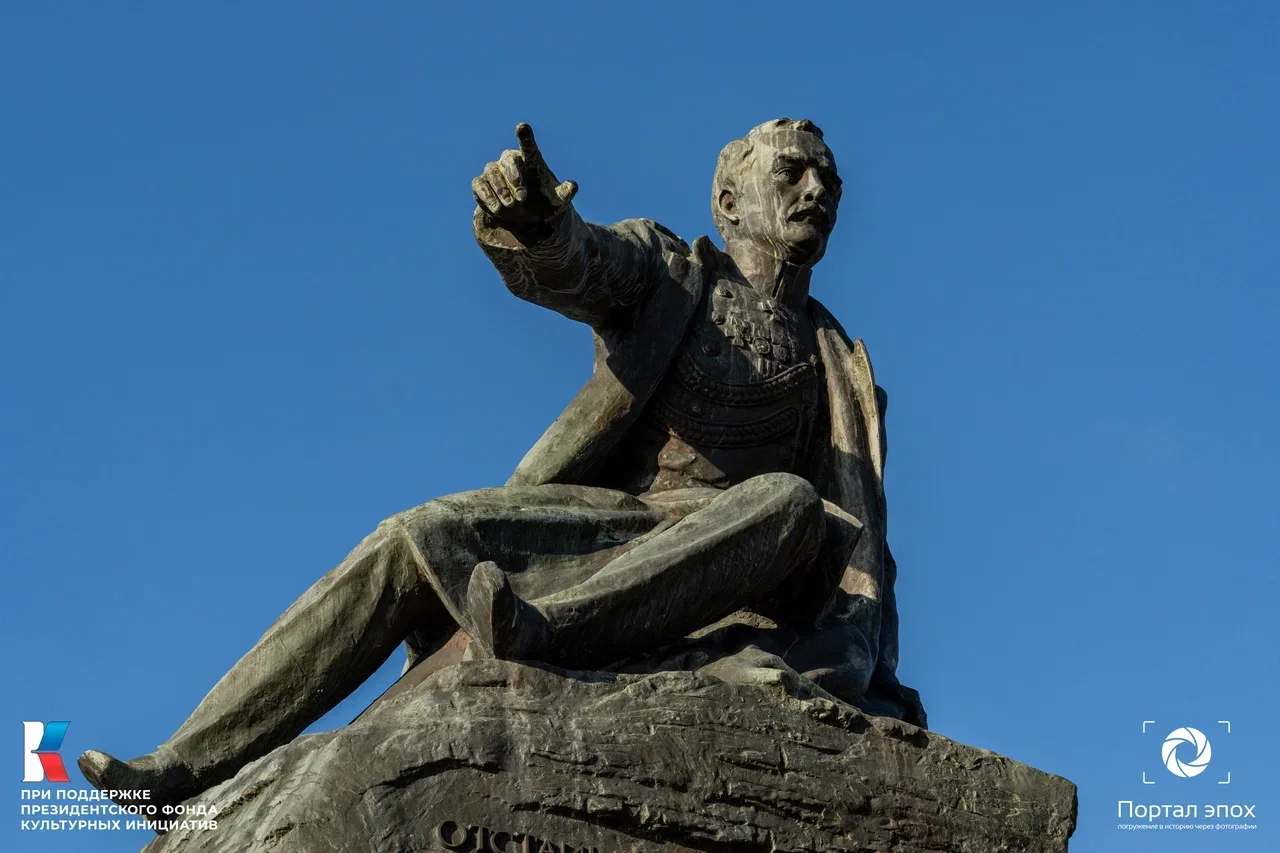 Севастополь. Памятник адмиралу Корнилову. Вид приближенней. 2025 года.