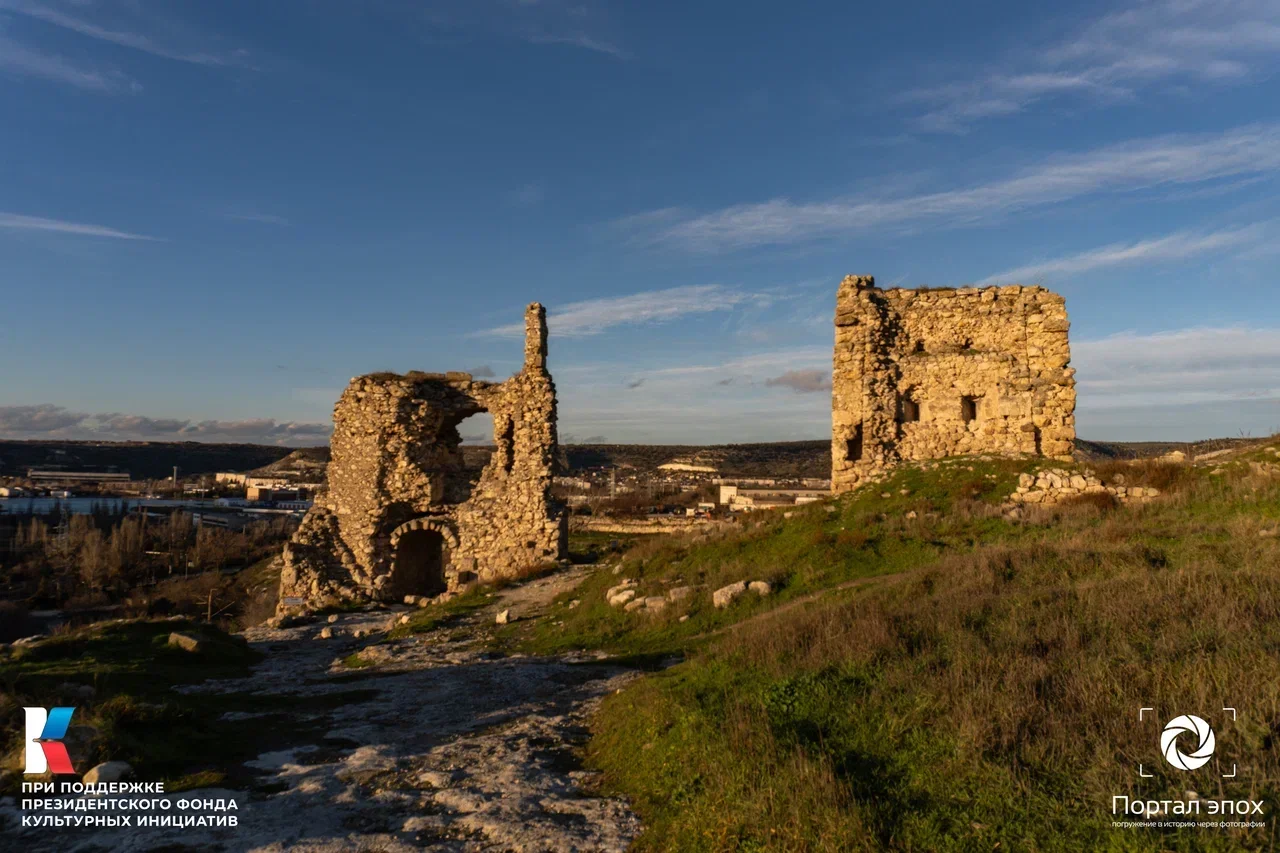Севастополь. Развалины Византийской крепости в Инкермане. 2025 года.