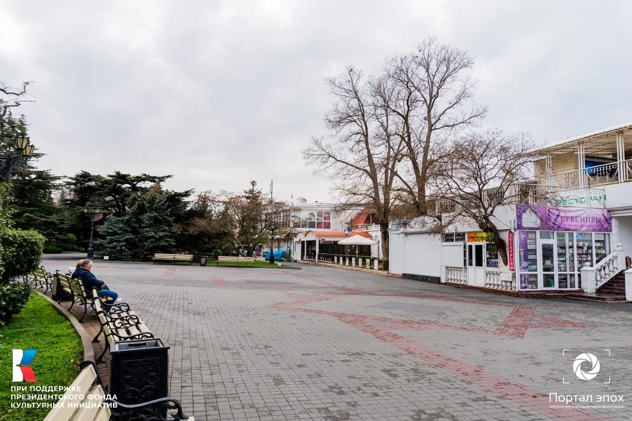 Севастополь. Приморский бульвар, мостик. 2025 года.