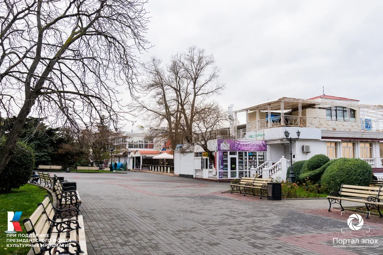 Севастополь. Приморский бульвар. Вид сбоку. 2025 года.