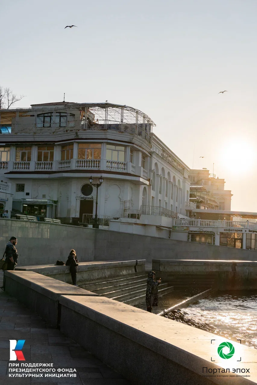 Севастополь. Бульвар, Курзал и биологическая станция. Вид на станцию. 2025 года. 