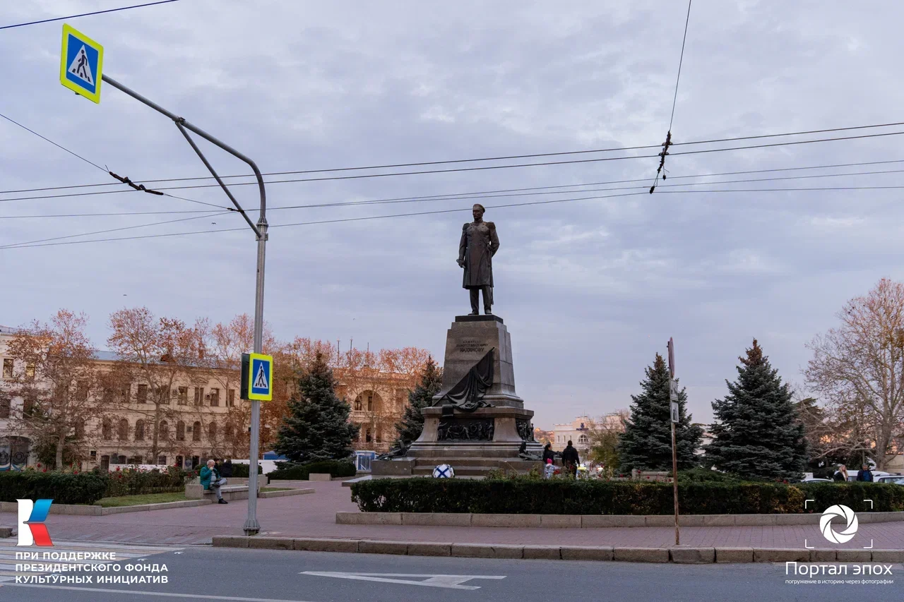 Севастополь. Памятник Нахимову. Вид на площадь. 2025 года.