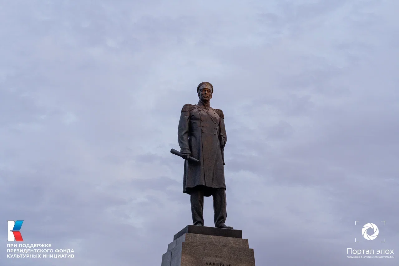 Севастополь. Памятник Нахимову. Вид сбоку. 2025 года.