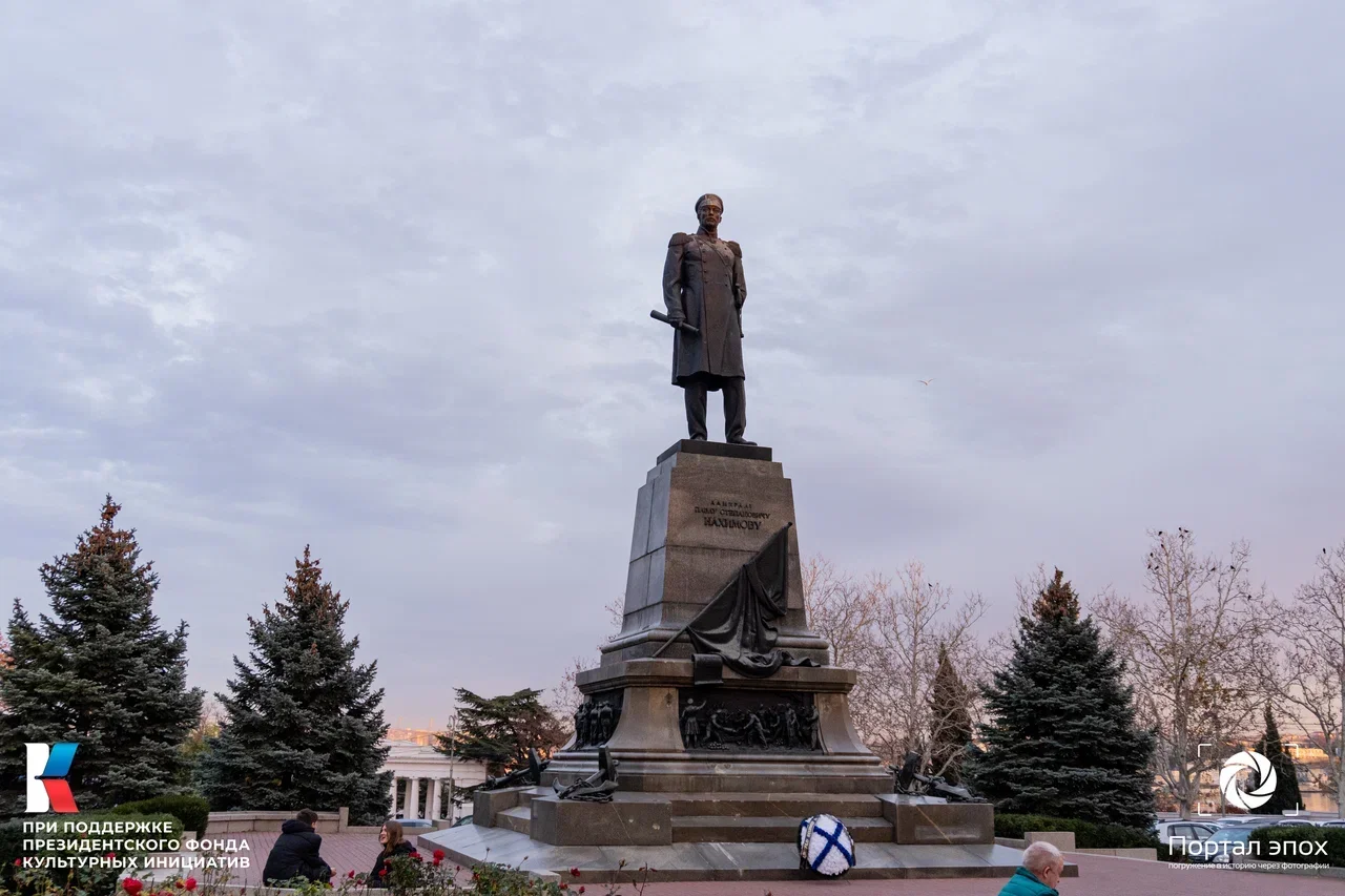 Севастополь. Памятник Нахимову. Вид сбоку. 2025 года.