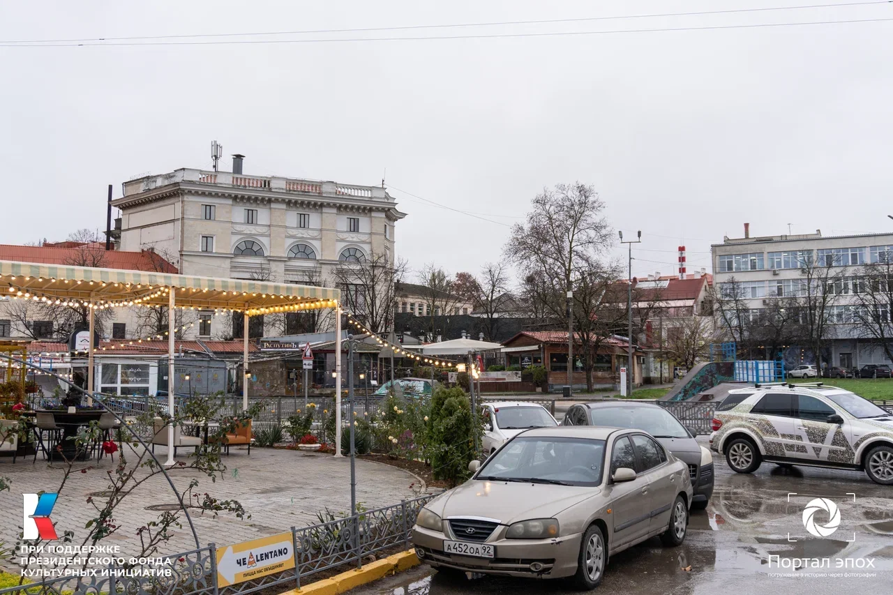 Севастополь. Базар. Вид с дороги. 2025 года.