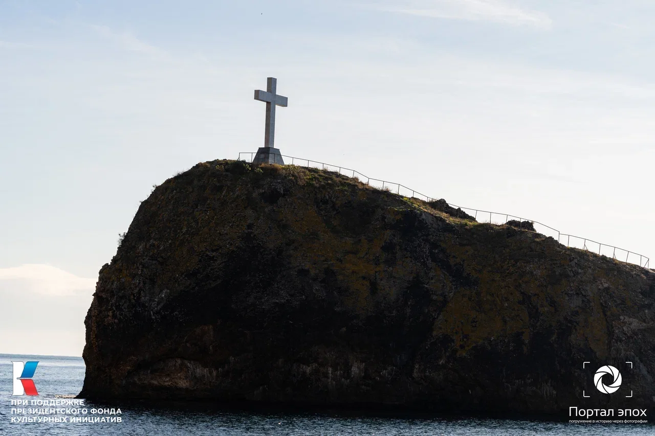 Севастополь. Скала Св. Явления в Георгиевском монастыре. Вид приближенный. 2025 года.
