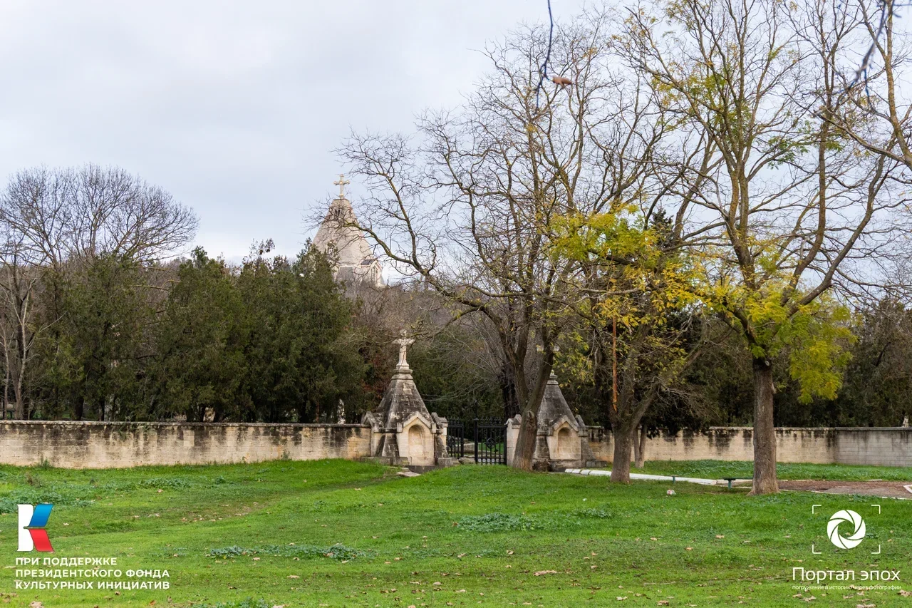 Севастополь. Братское кладбище. Вид на вход. 2025 года.