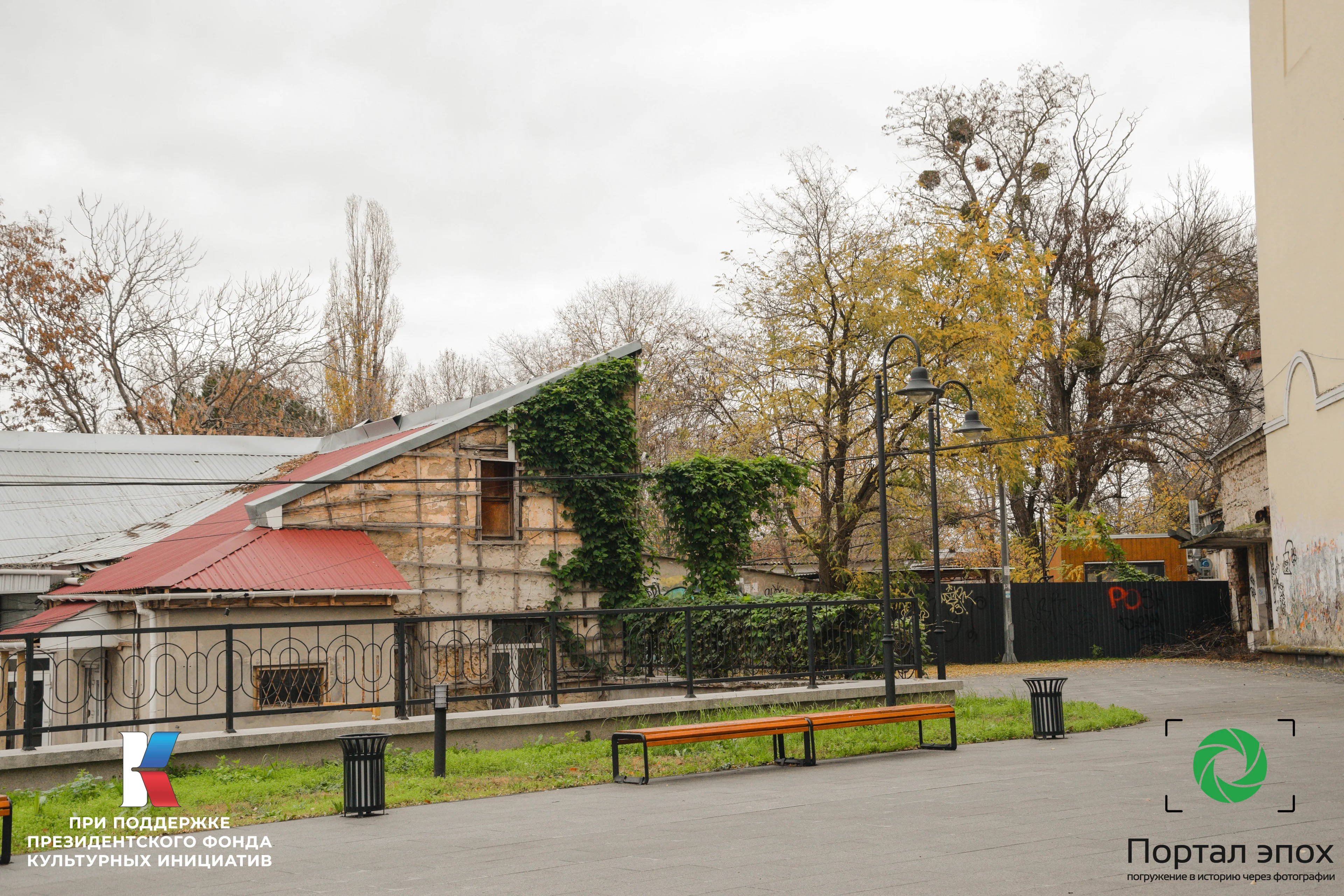 Симферополь. Главный вход на бульвар. Бульвар. 2025 года.