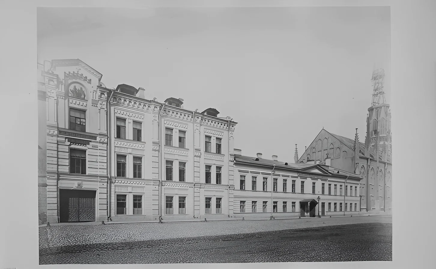 Елизаветинская богадельня Елисеевых и лютеранская церковь святого Михаила. 