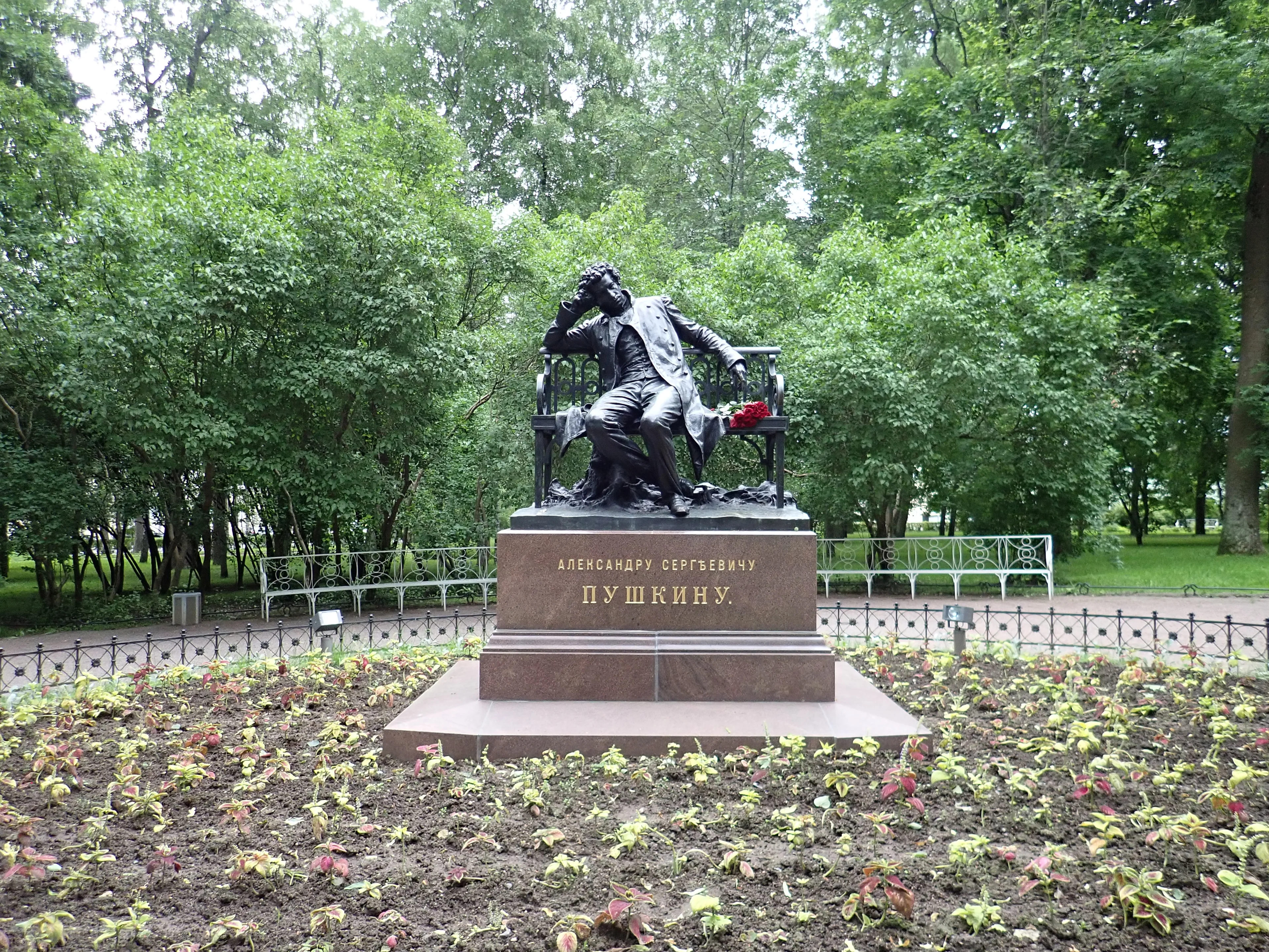 Санкт-Петербург, г.Пушкин. Дворцовая улица. Лицейский сад. Памятник Александру Сергеевичу Пушкину.