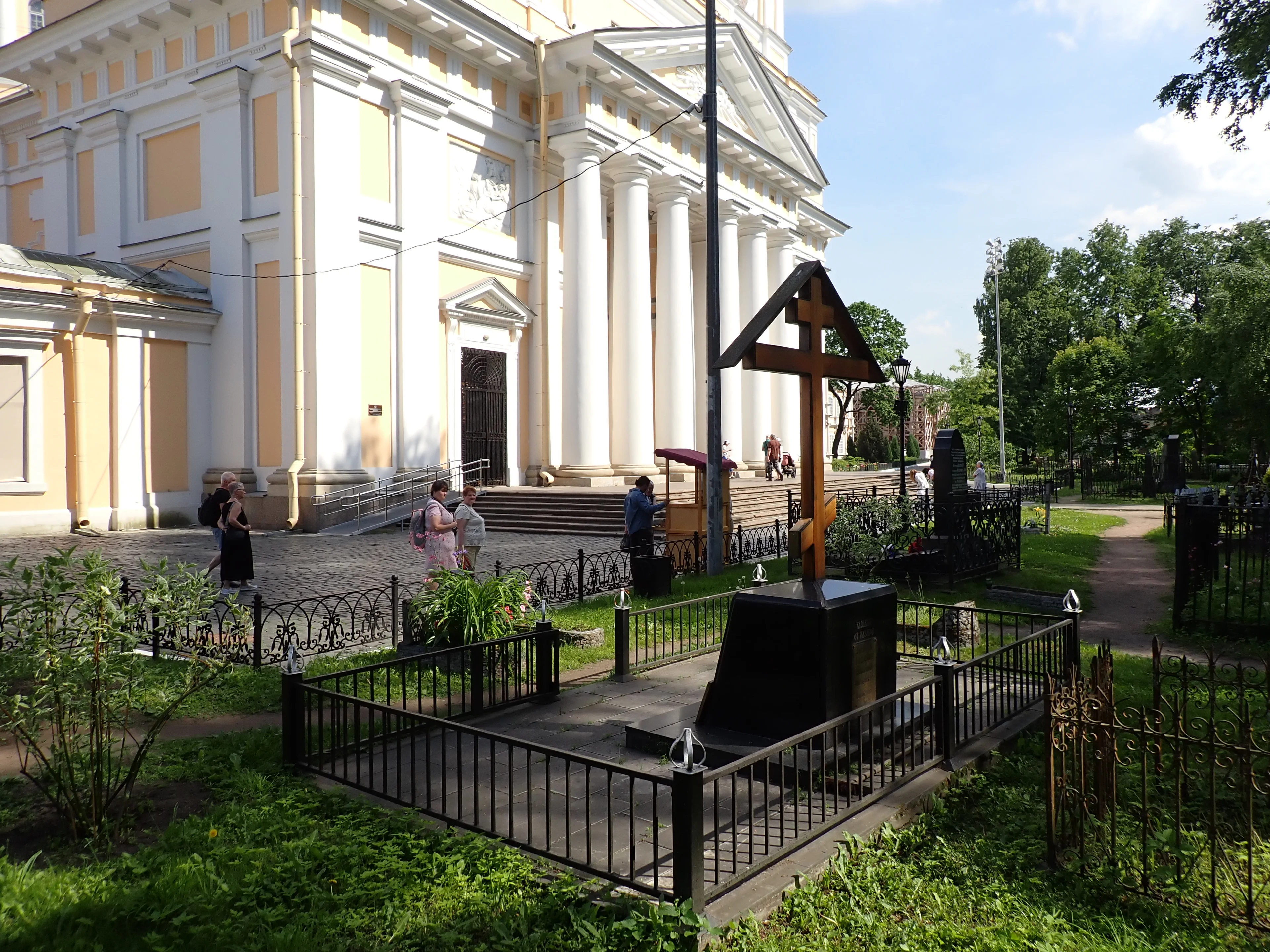 Санкт-Петербург. Свято-Троицкая Александро-Невская лавра. Троицкий собор.