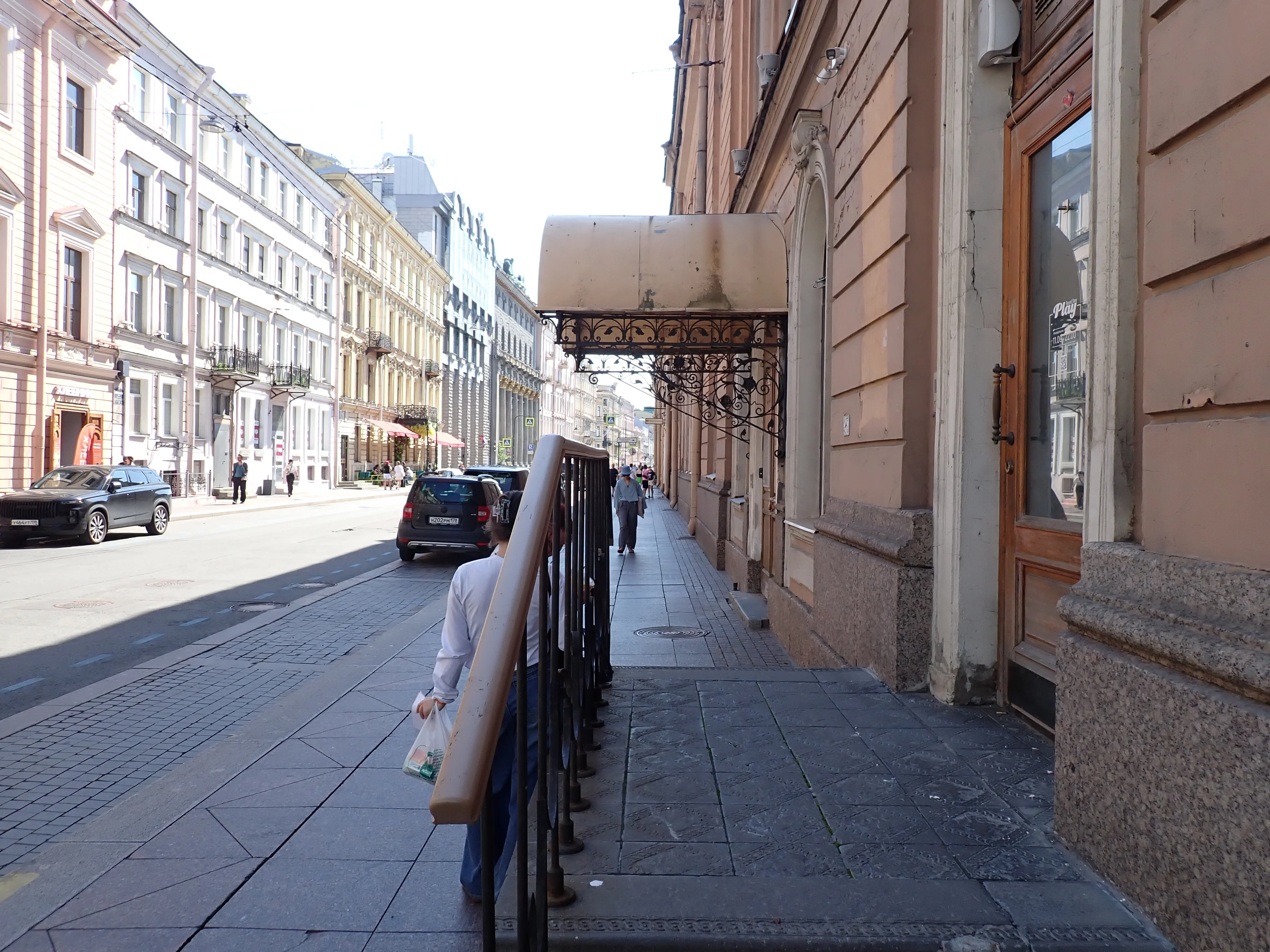 Санкт-Петербург. Караванная улица в направлении к Манежной площади.